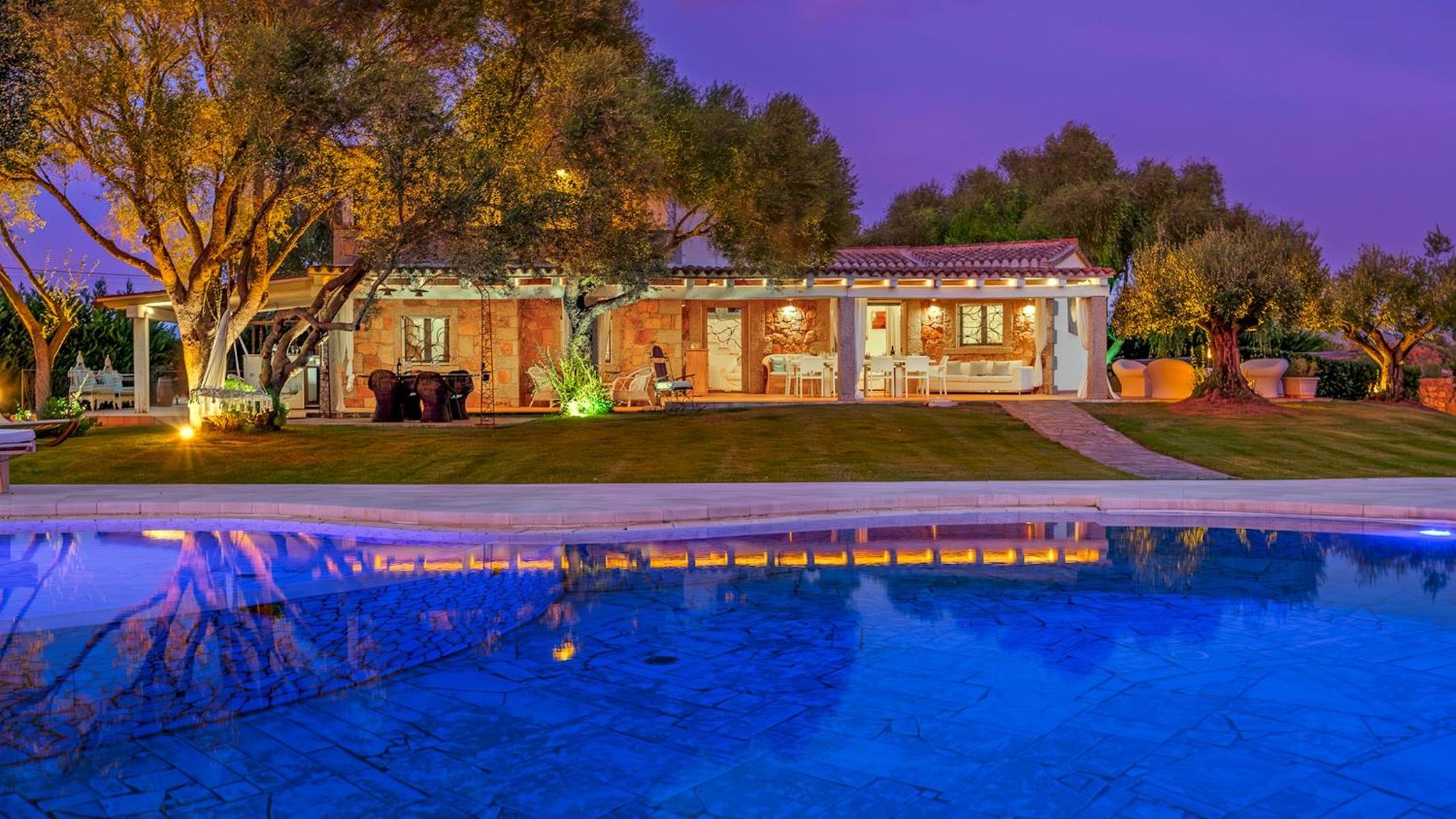 Five-Bedroom Villa photo 2