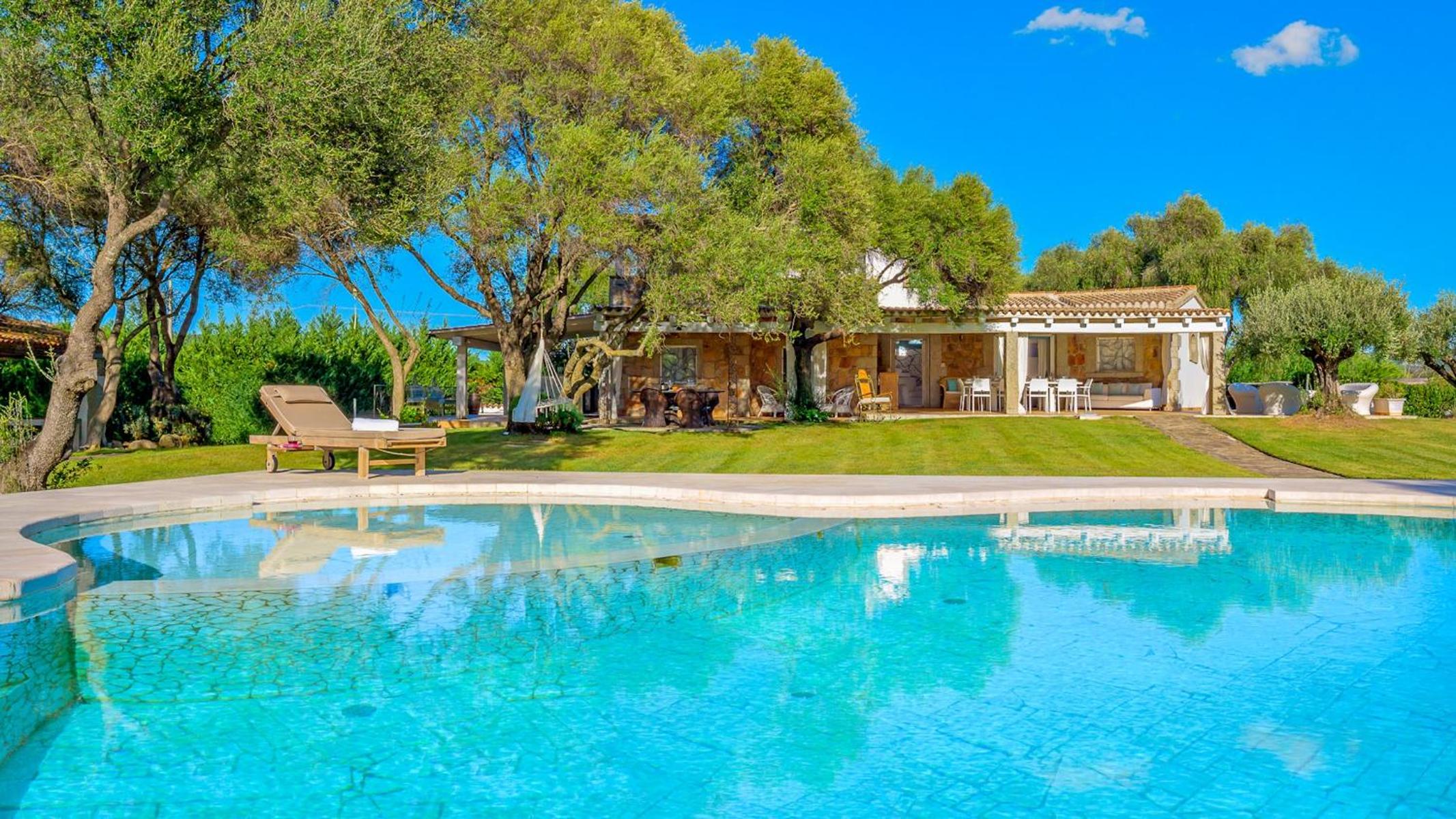 Five-Bedroom Villa photo 2
