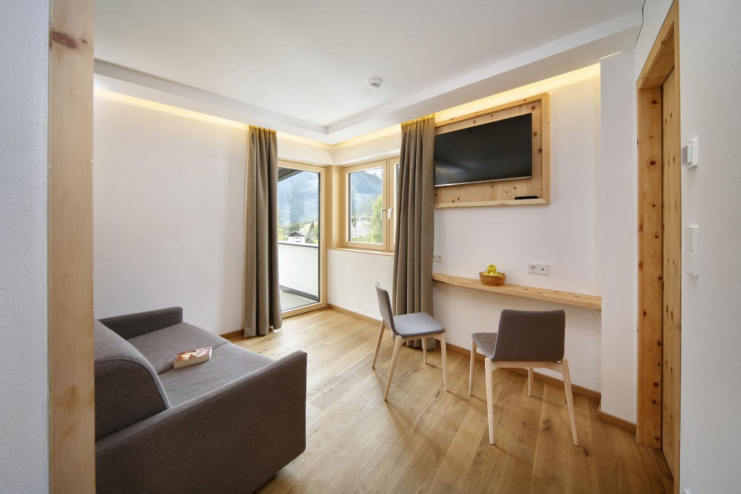 Family Room with Balcony photo 3
