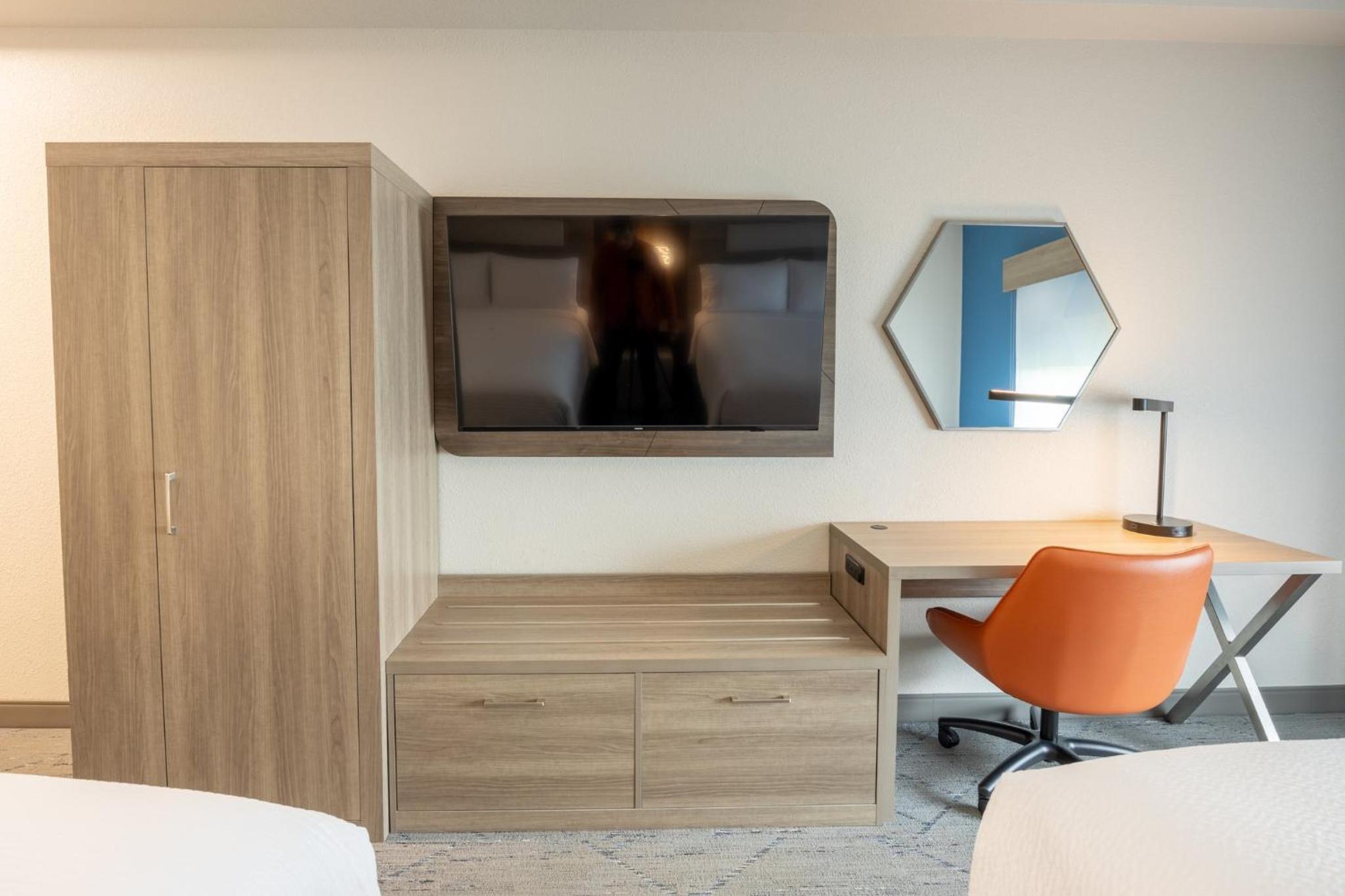 Queen Suite with Kitchenette