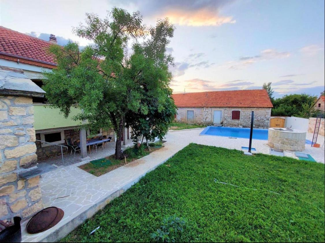 Three-Bedroom Villa photo 2