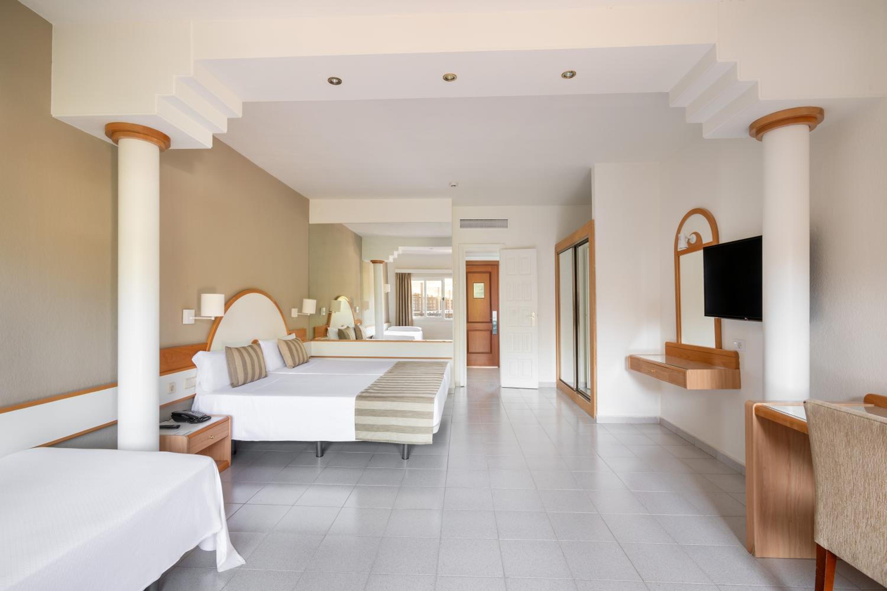 Habitación triple con terraza