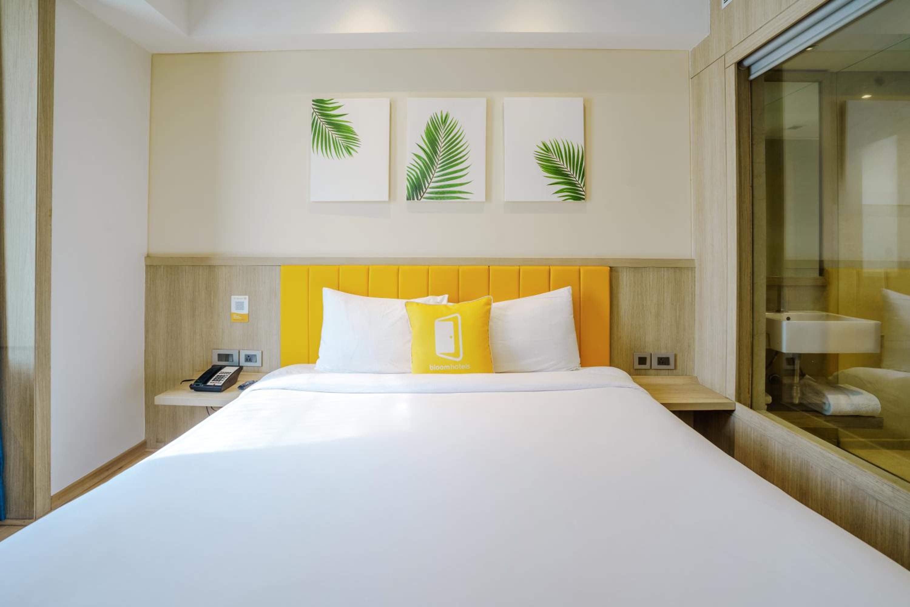 Superior King Room - Photo 3