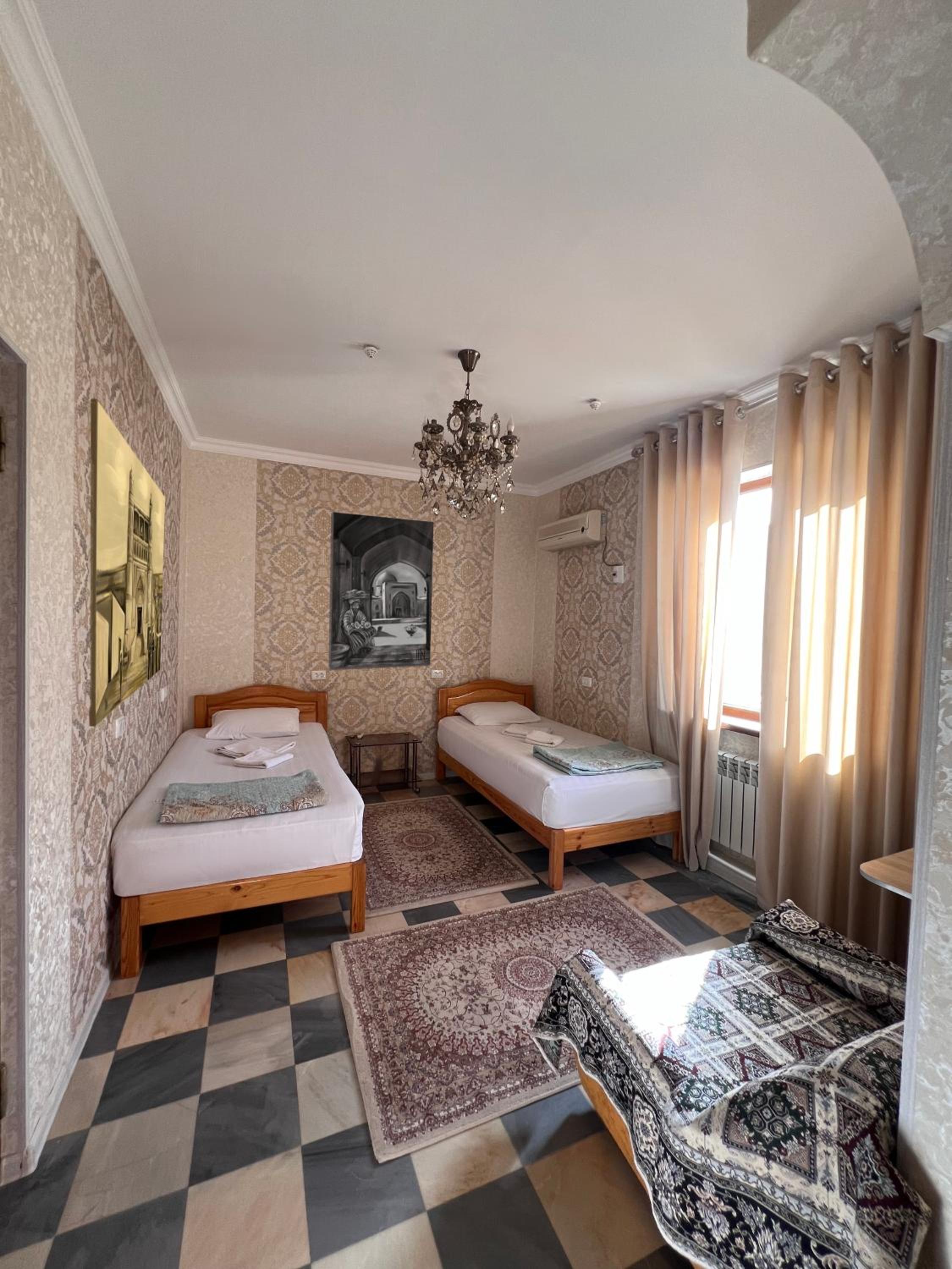 Twin Room with Private Bathroom photo 3