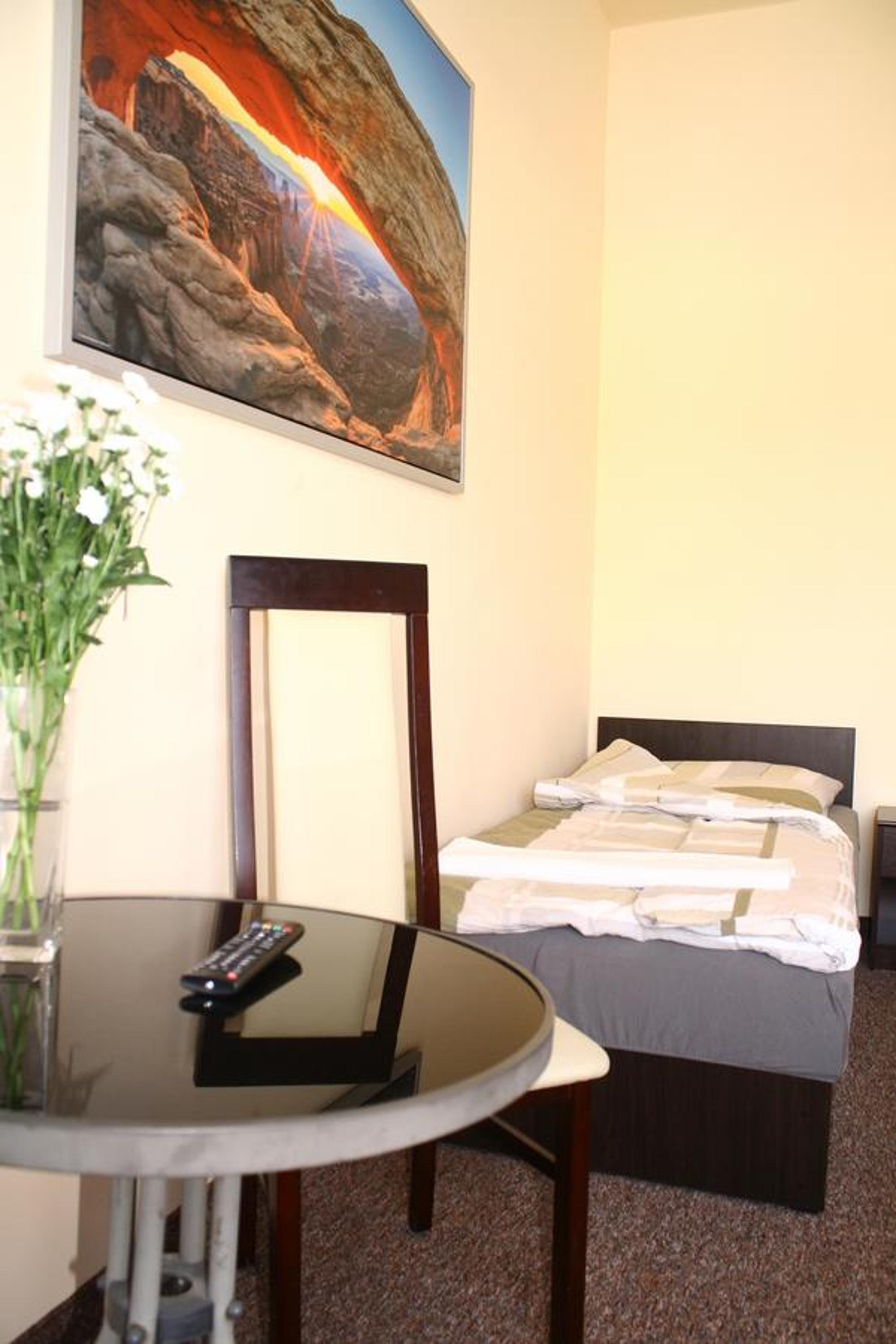 Triple Room with Bathroom - Photo 11