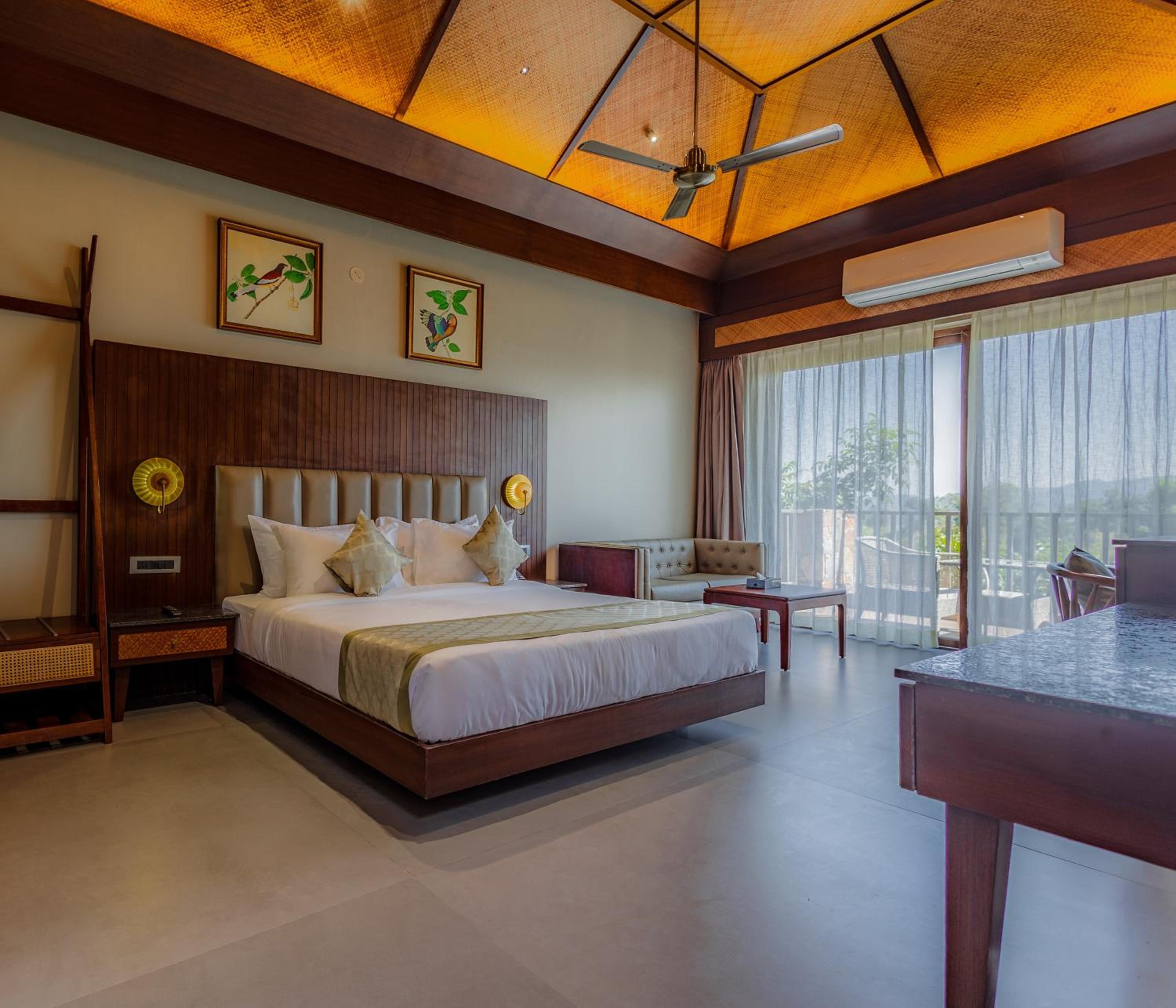 Aravali View Rooms -Light and sound show tickets Complimetry ( Only Tickets No Tranport Included), Spa 15%, Hi- Tea(04.30 PM to 05.30 PM)