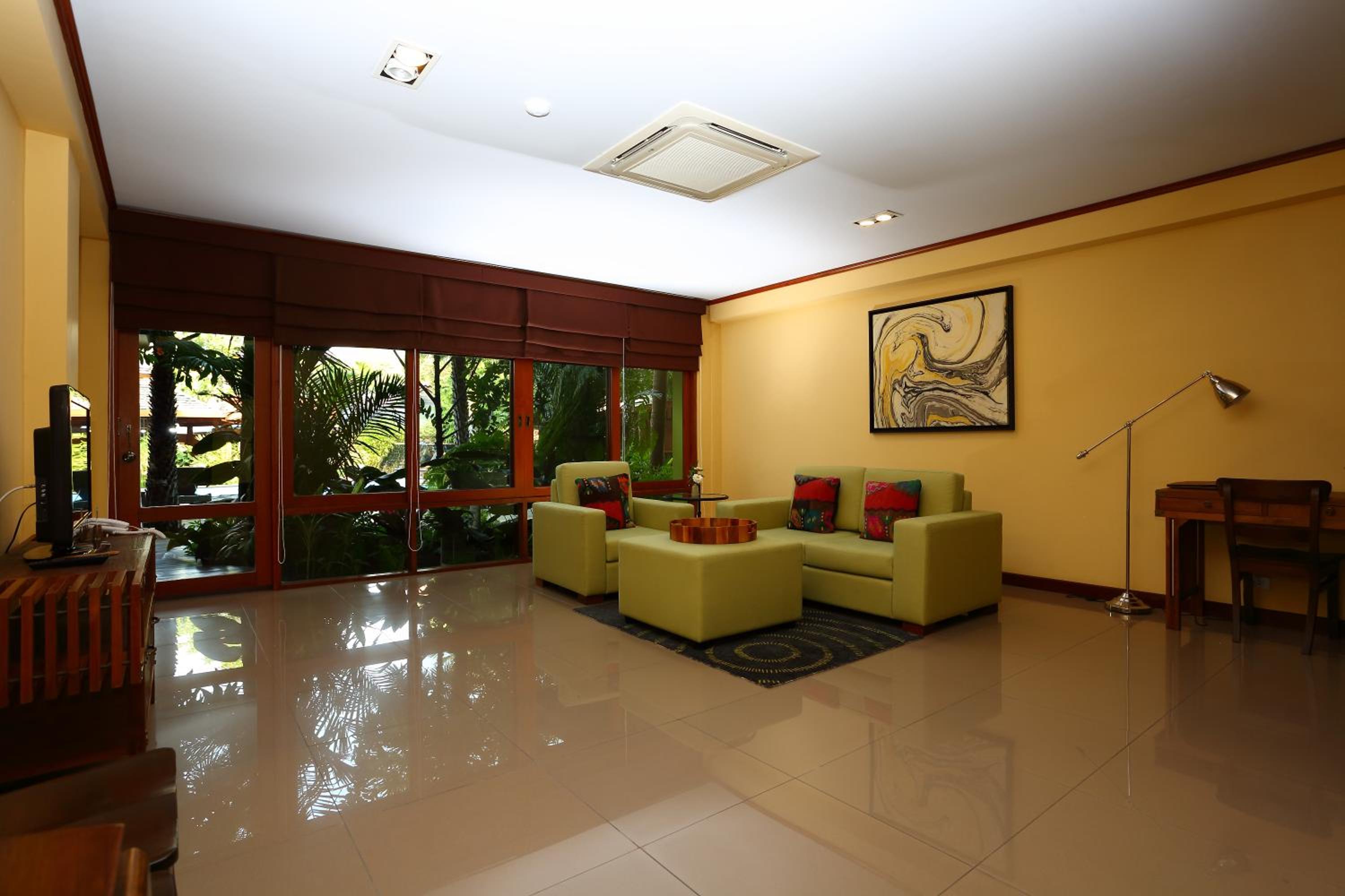 Superior One-Bedroom Apartment - Photo 4