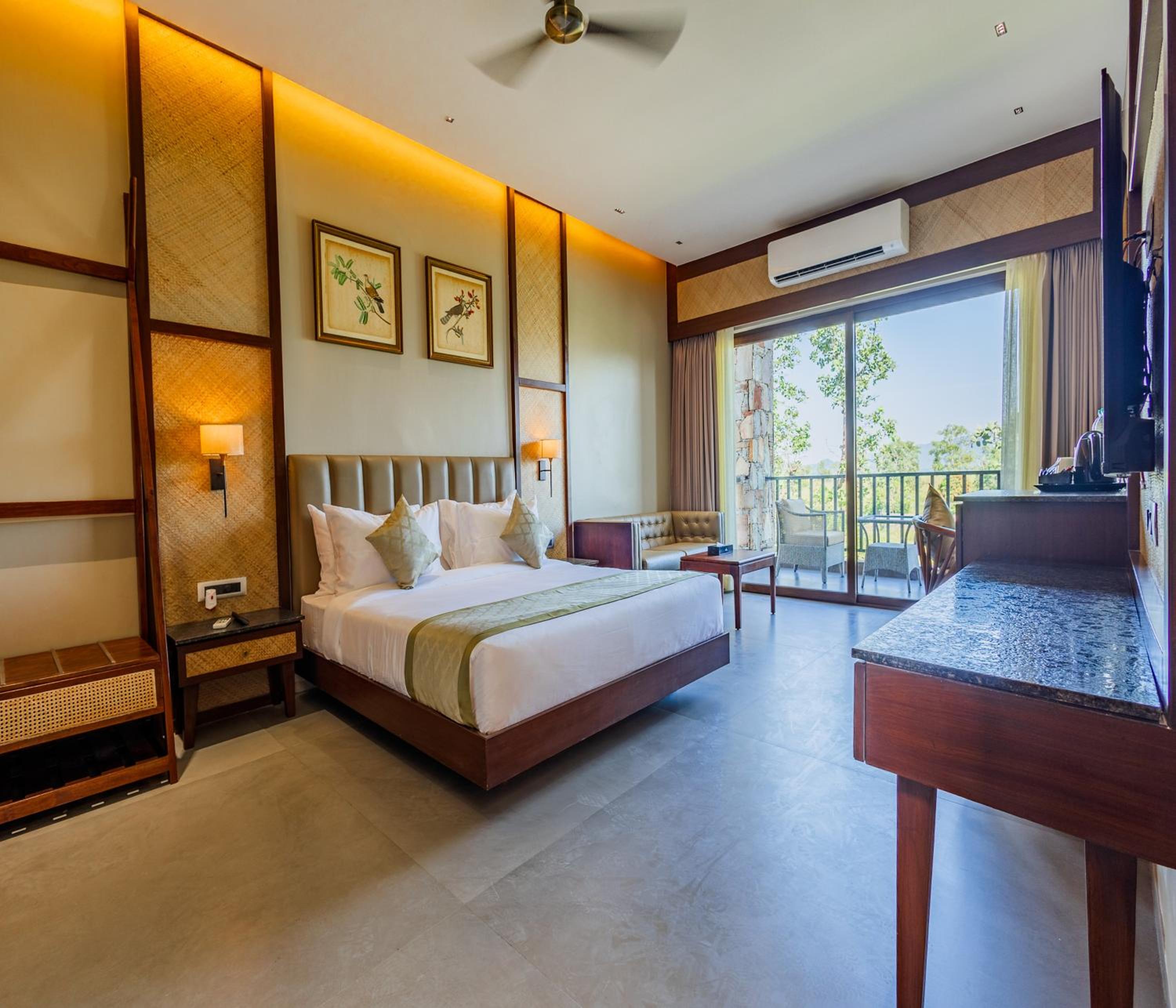 Aravali View Rooms With Open Shower -Light and sound show tickets Complimetry ( Only Tickets No Tranport Included), Spa 15%, Hi- Tea(04.30 PM to 05.30 PM)