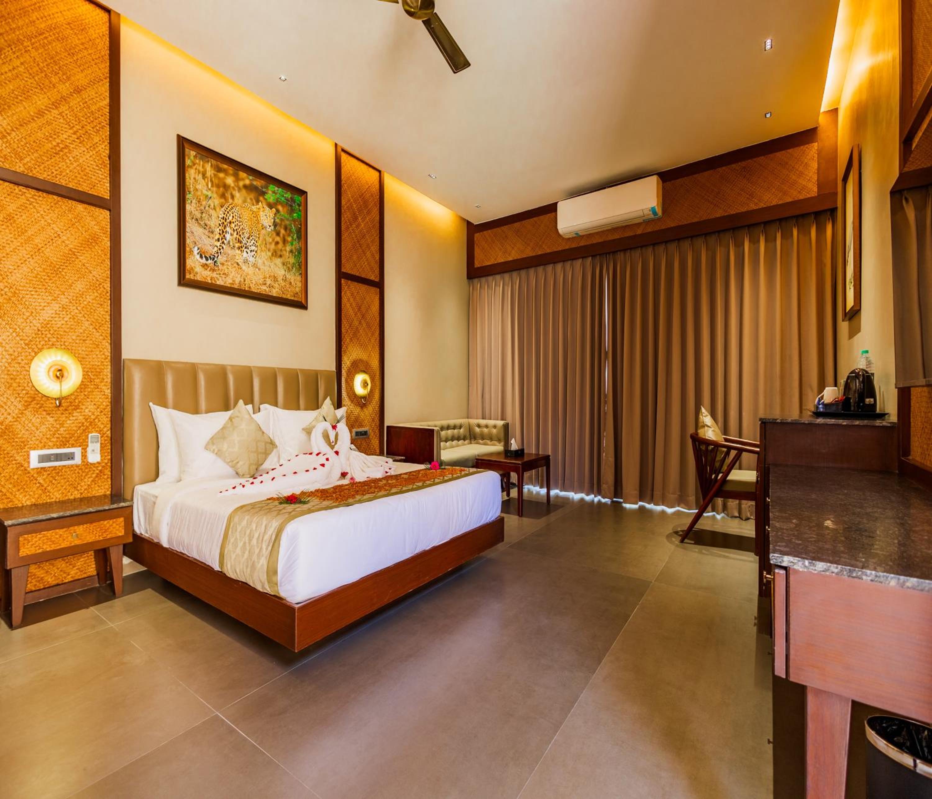 Infinity Valley And Fort View With Bathtub -Light and sound show tickets Complimetry ( Only Tickets), Spa 15%, Hi- Tea(04.30 PM to 05.30 PM) + 1 Veg Starter on Room Service 07.00 PM - 08.00 PM