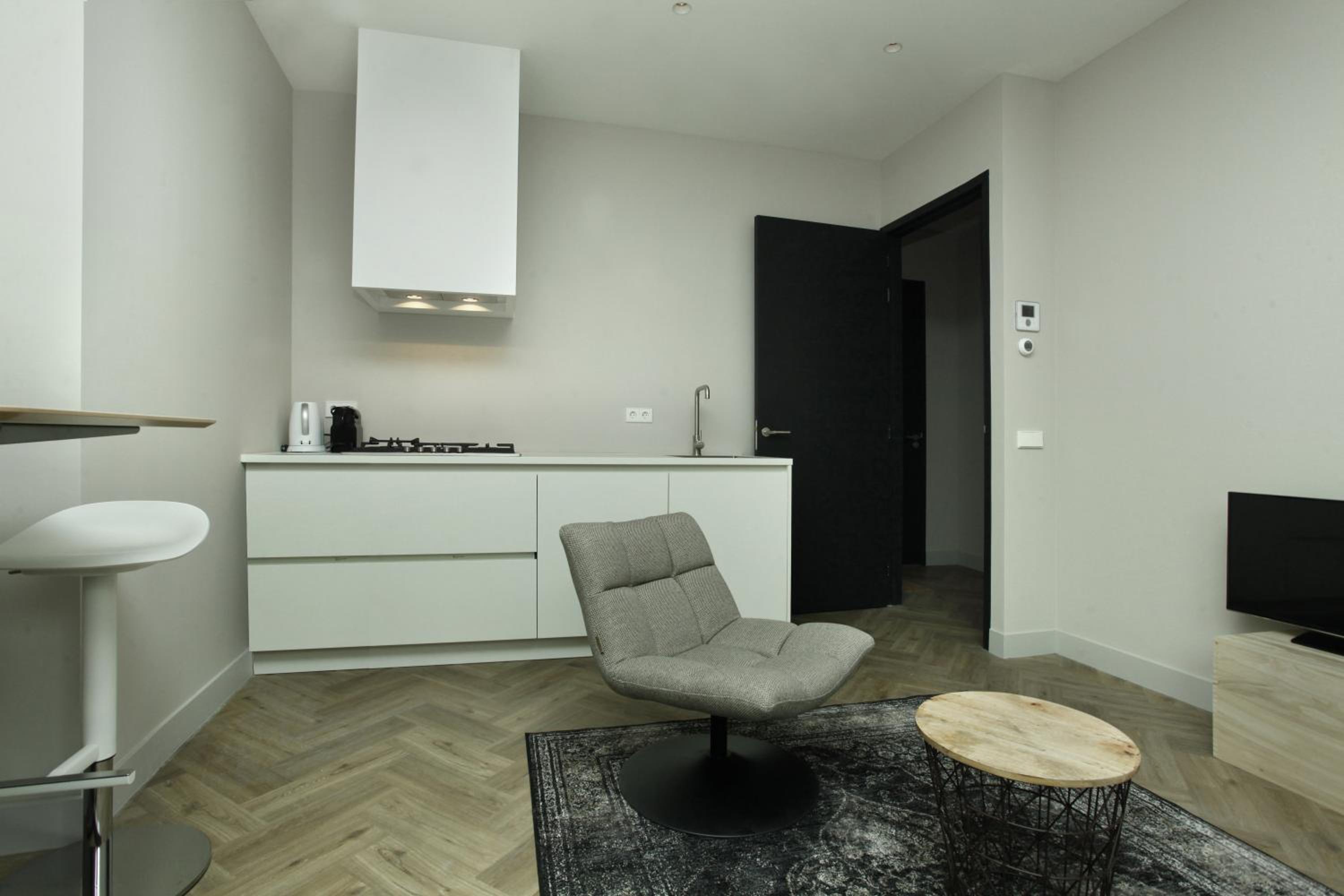 One-Bedroom Apartment photo 2