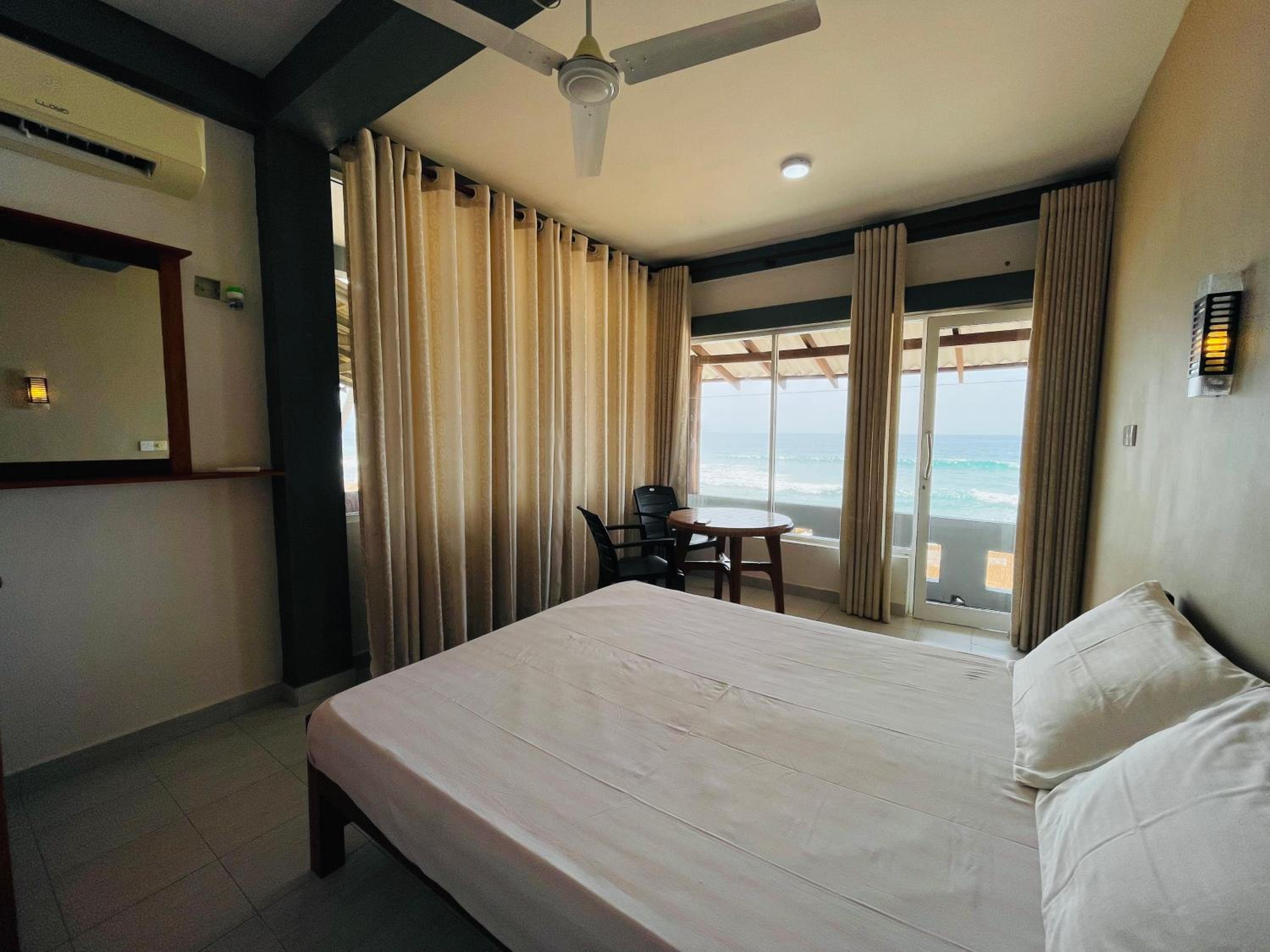 Deluxe Double Room with Balcony and Sea View photo 1
