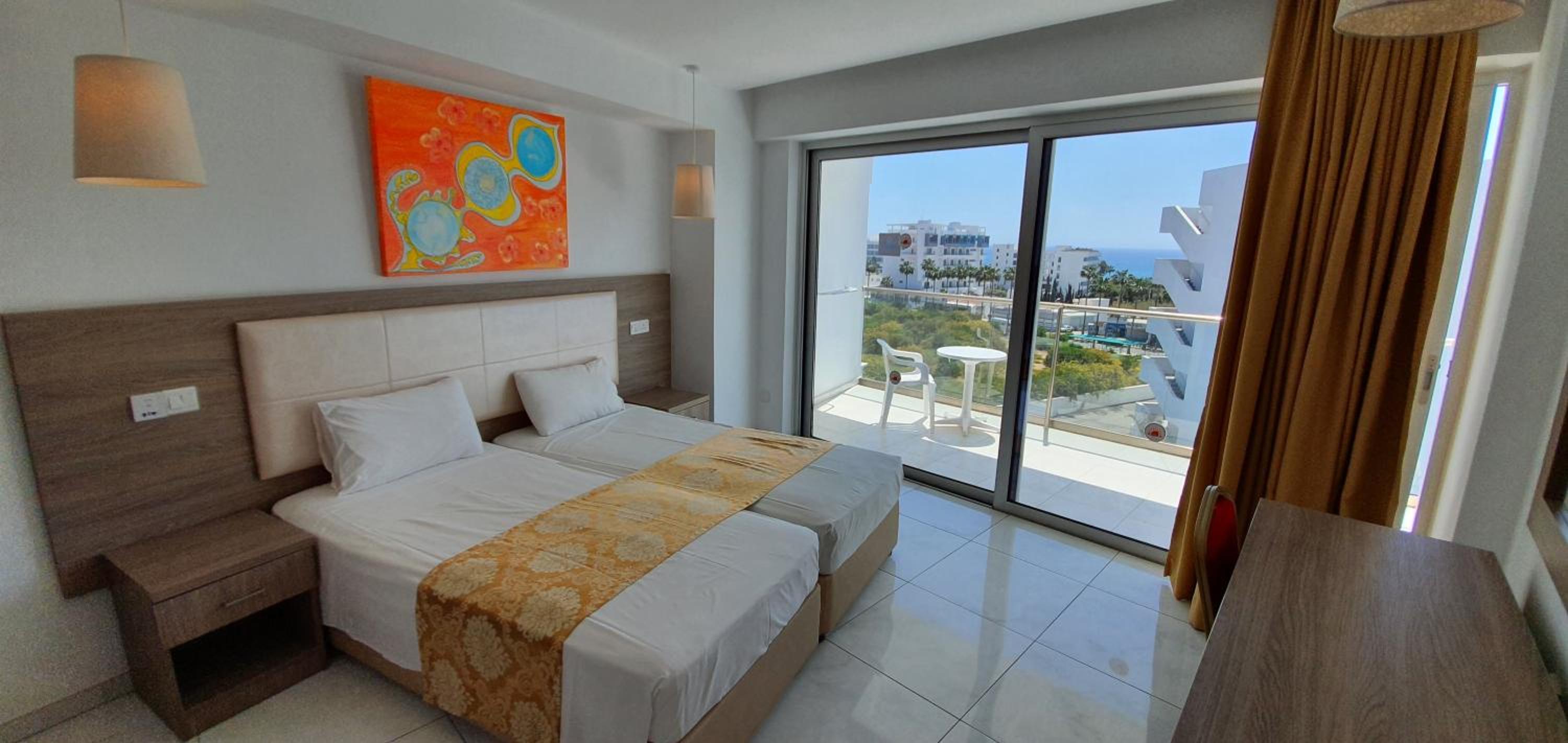 Double or Twin Room with Sea View - Photo 2