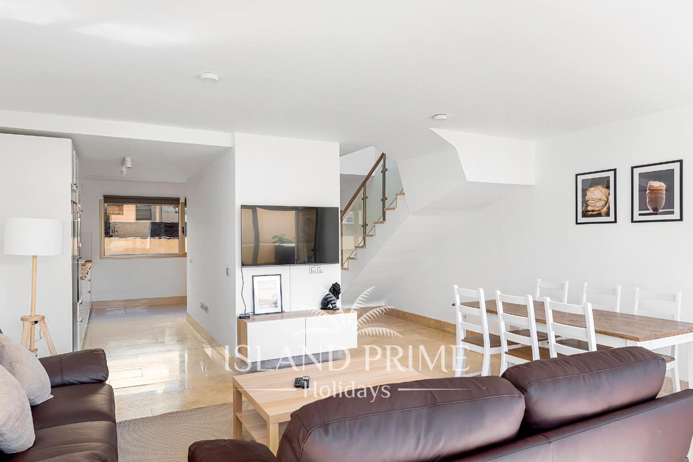 Three-Bedroom House photo 2