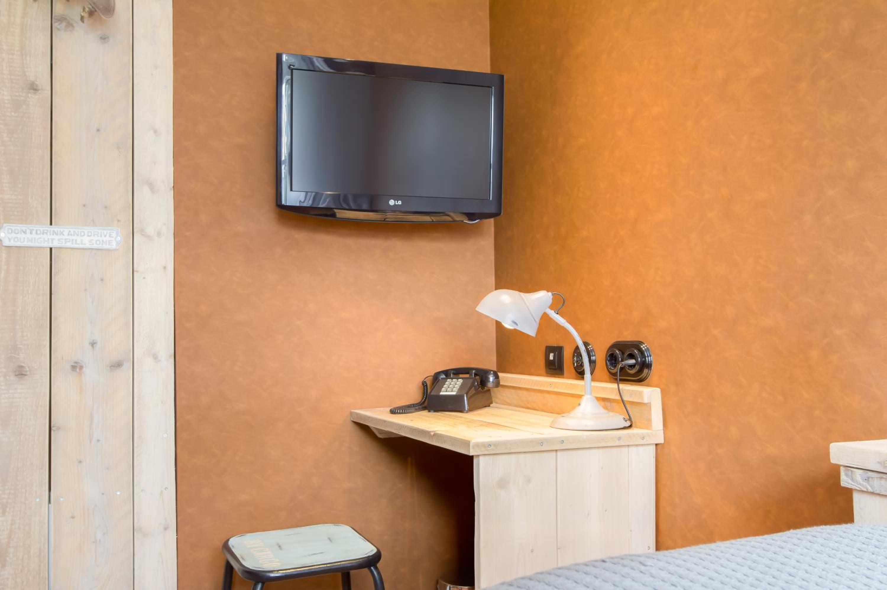 Small Room photo 2