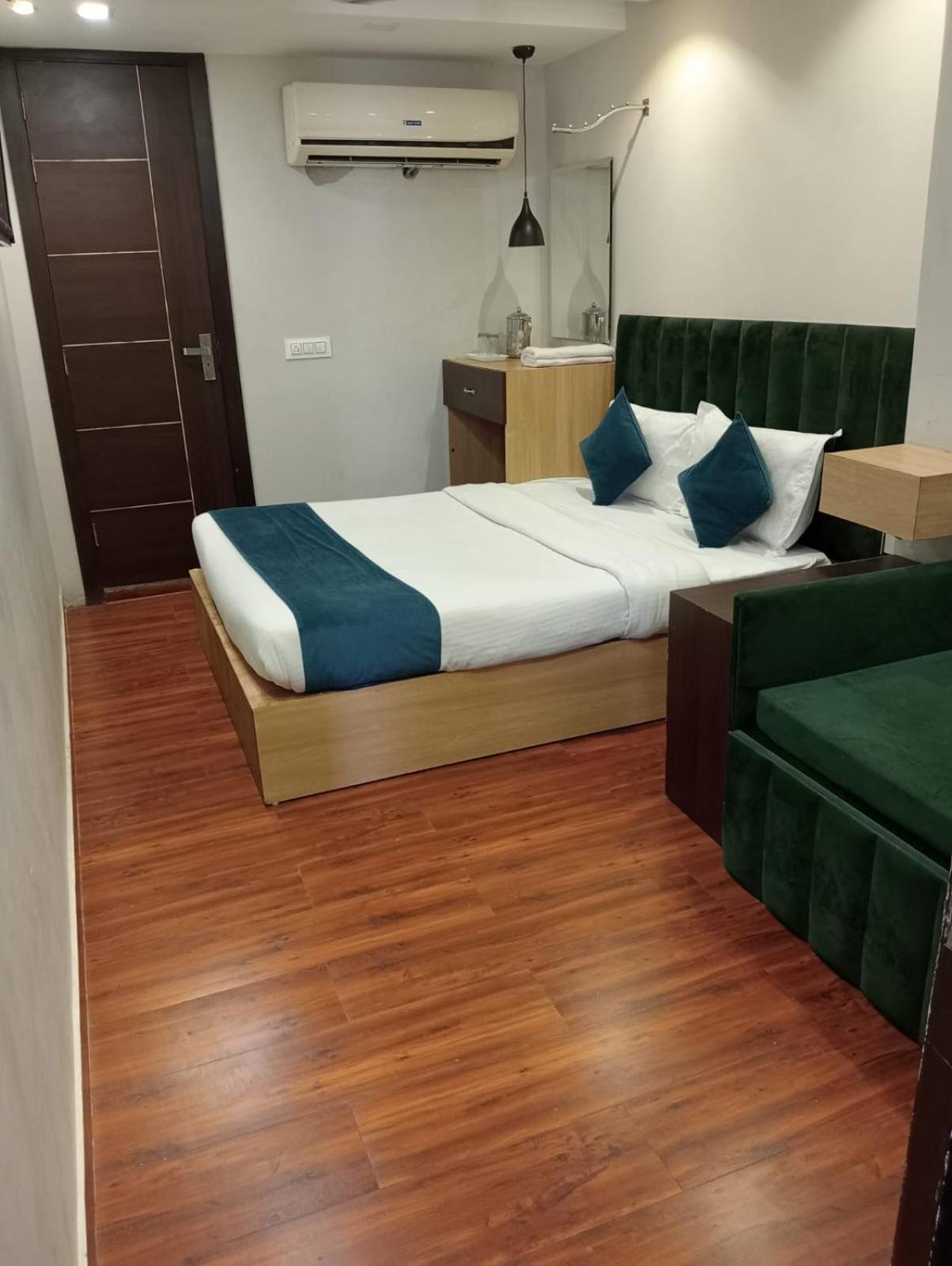 Superior King Room