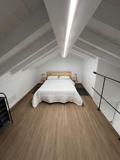 One-Bedroom Apartment photo 3