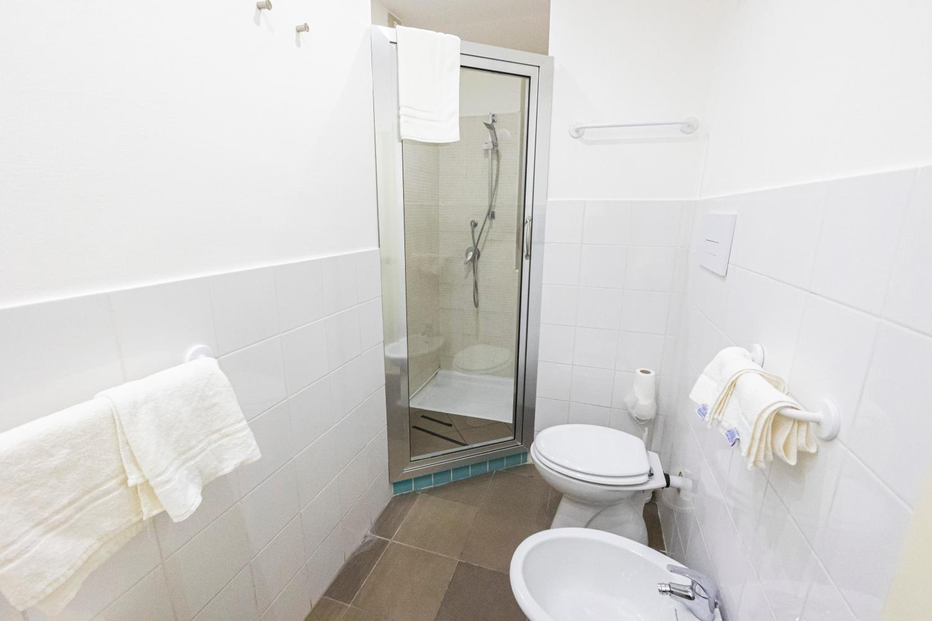 Standard Double Room - Photo 6