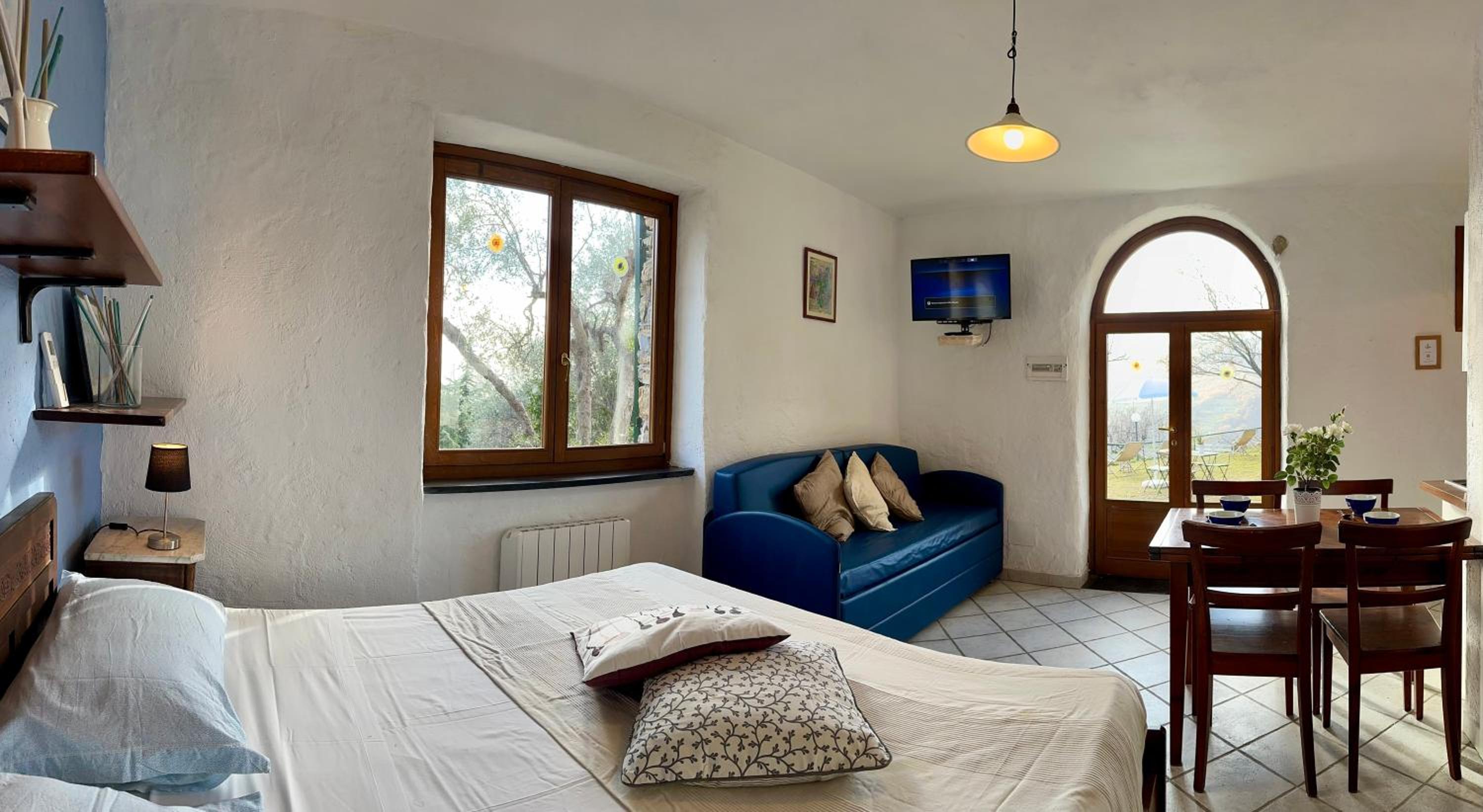 Studio Apartment with Panoramic Garden photo 1