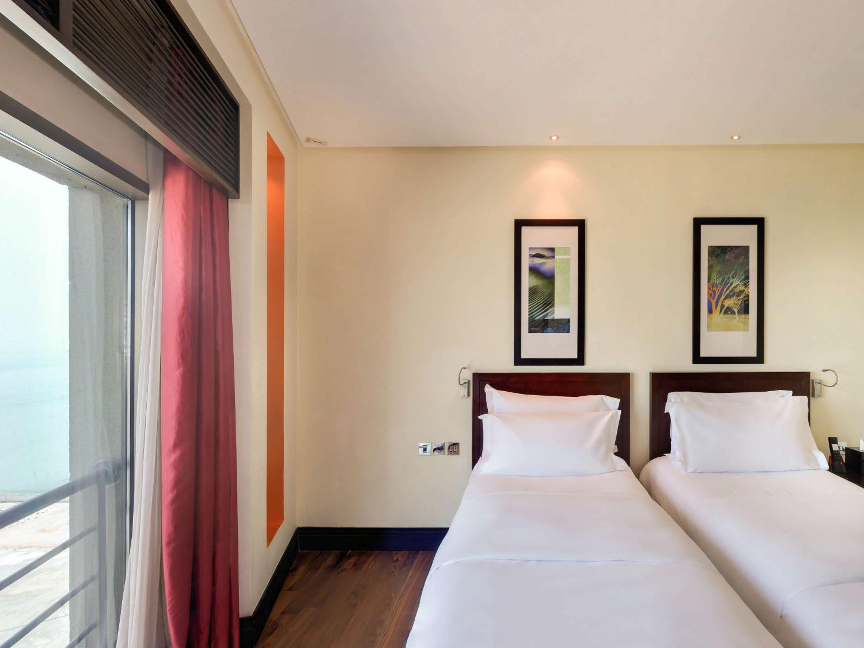 Luxury Twin Room with Sea View - Photo 1