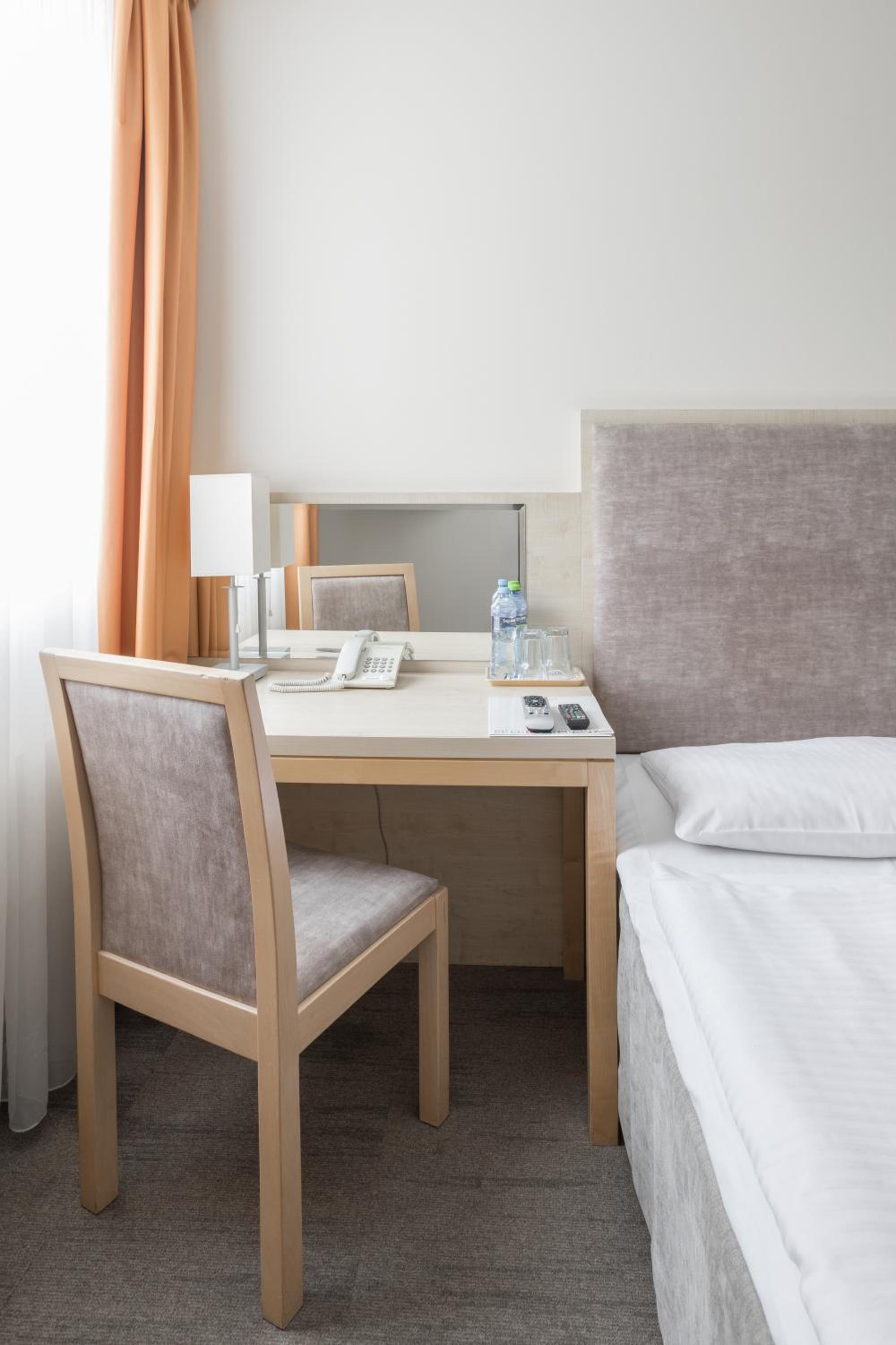 Double or Twin Room - Photo 4