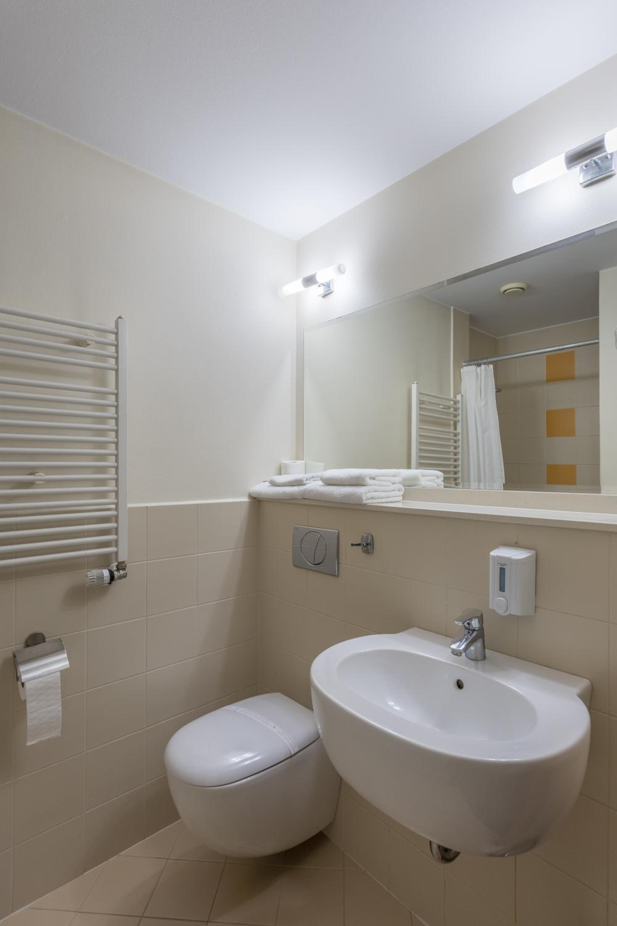 Double or Twin Room - Photo 3
