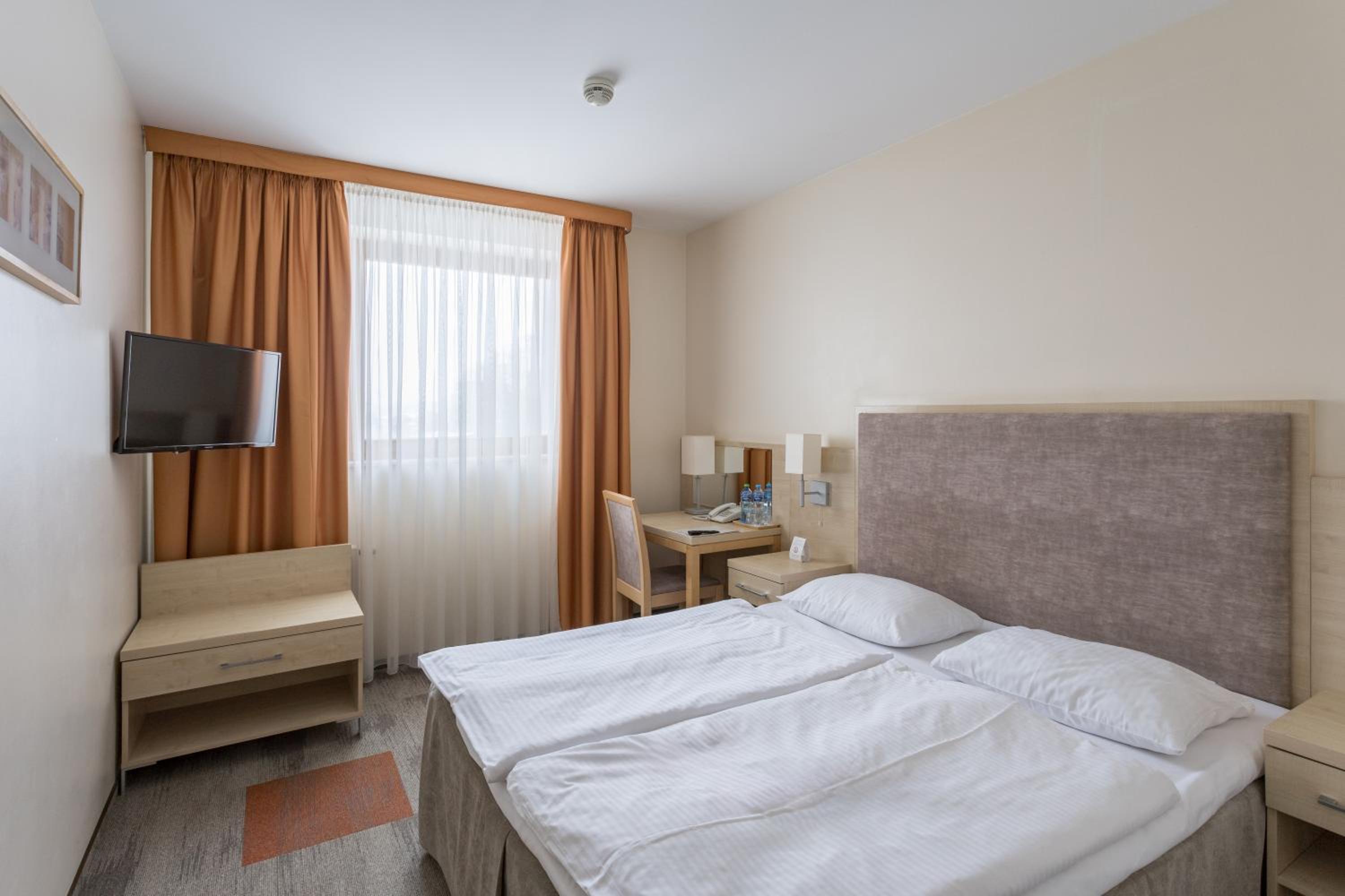 Double or Twin Room - Photo 2