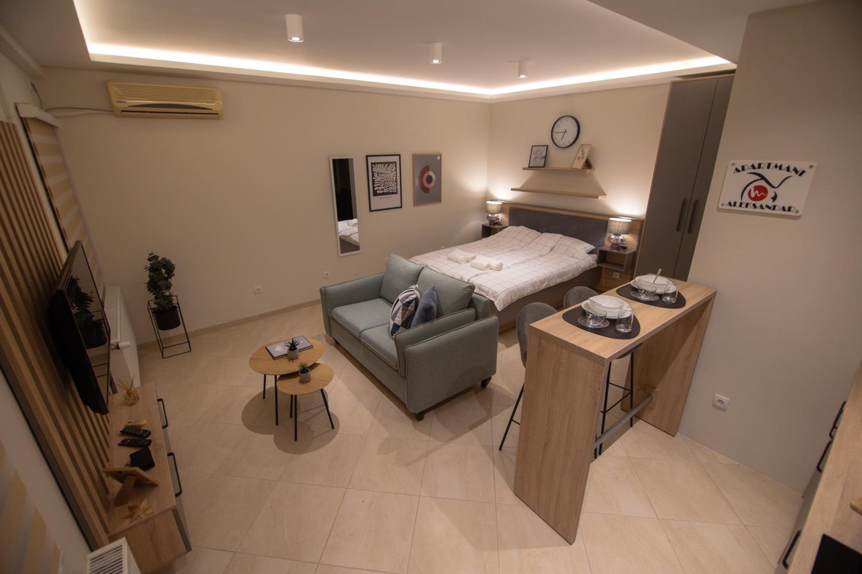 Studio Apartment photo 1