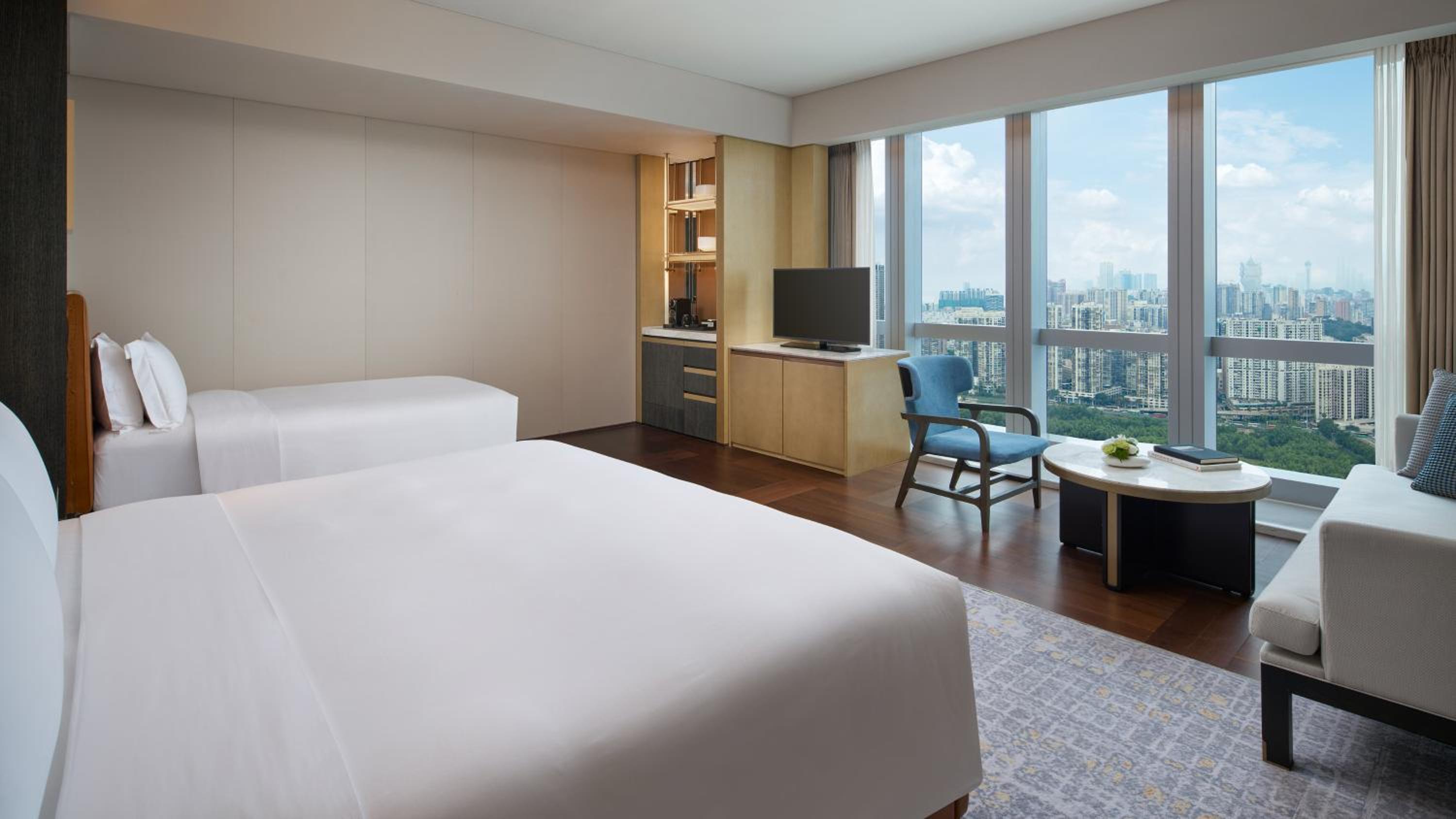Premium King Room with City View - Photo 5