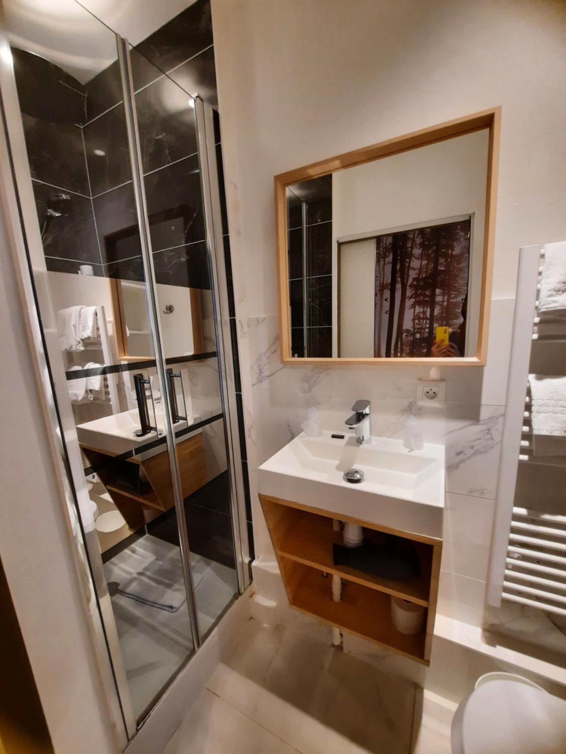 Small double room - Accessible by Stairs Only photo 2
