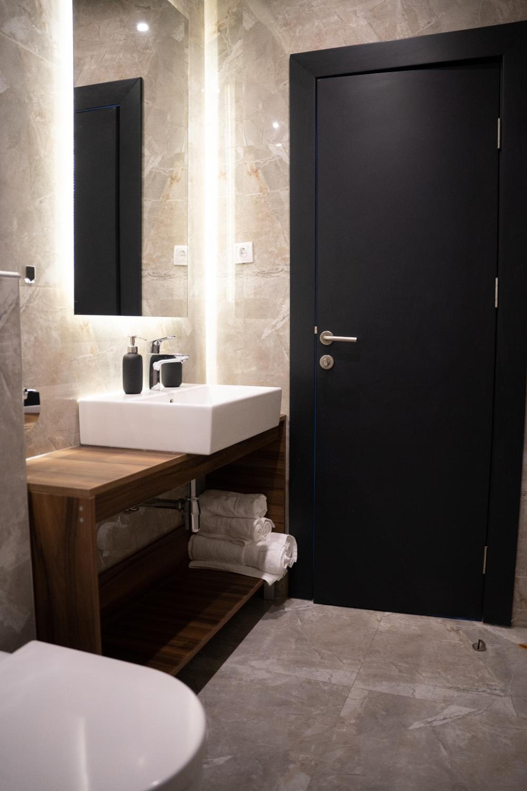 Standard Double Room - Photo 6