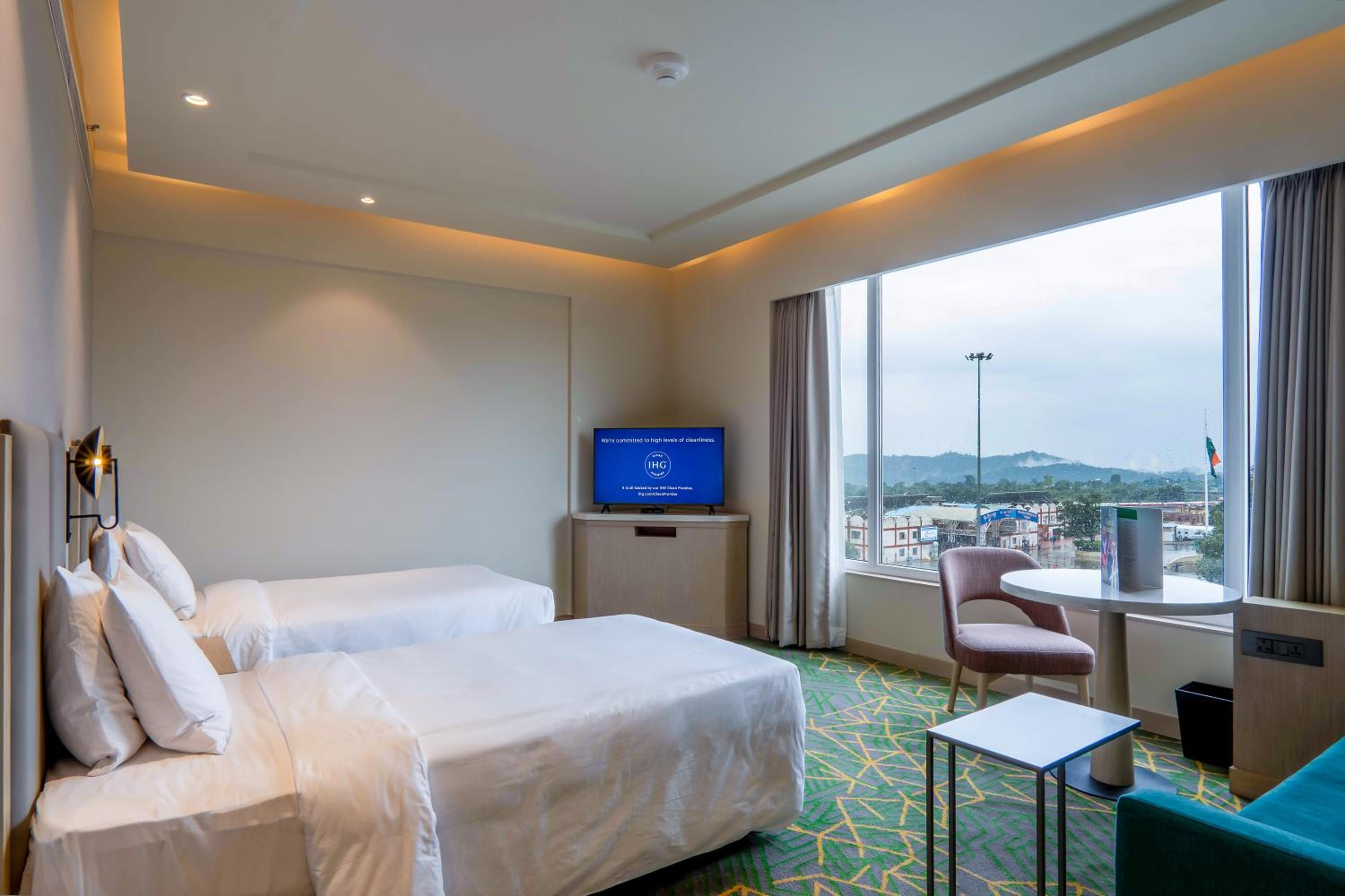 Standard Twin Room with Mountain View - Photo 4