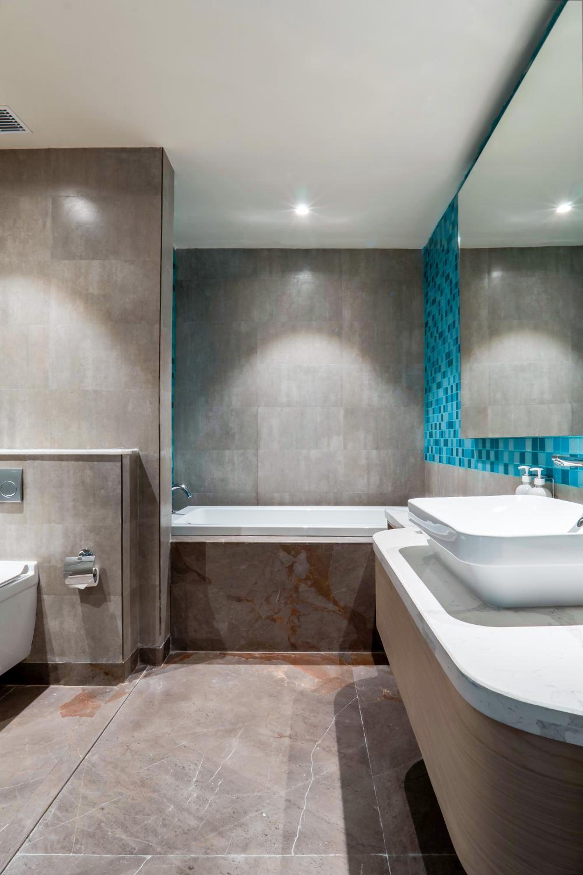 One-Bedroom Suite - Photo 7