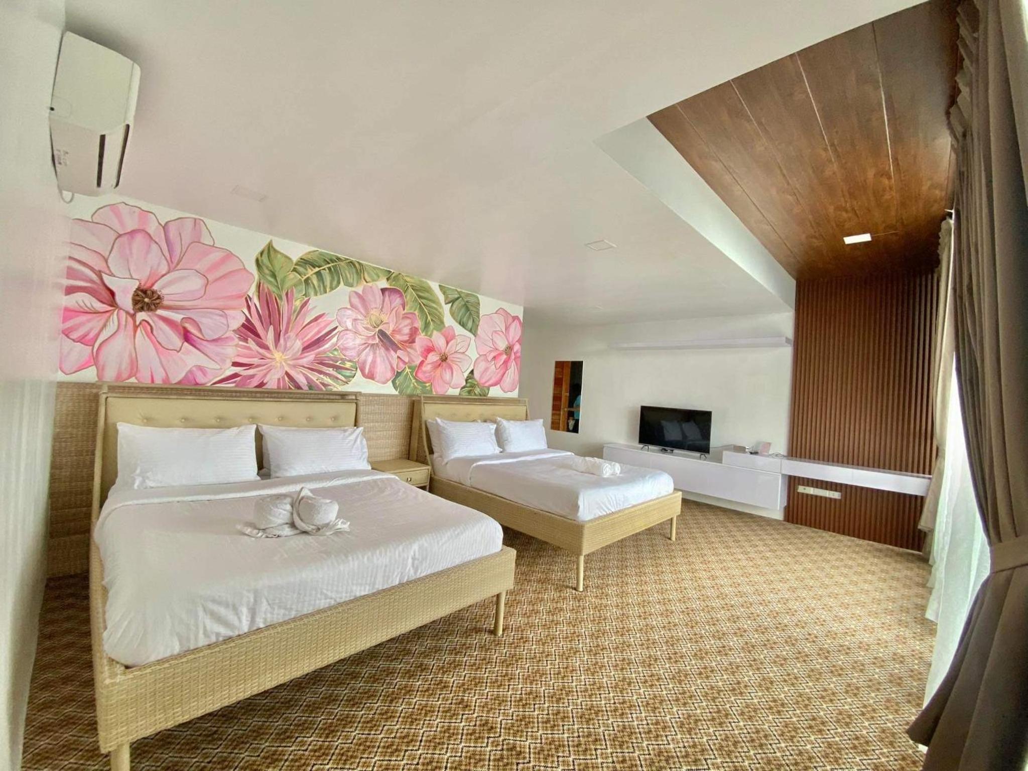 Three-Bedroom Villa photo 3