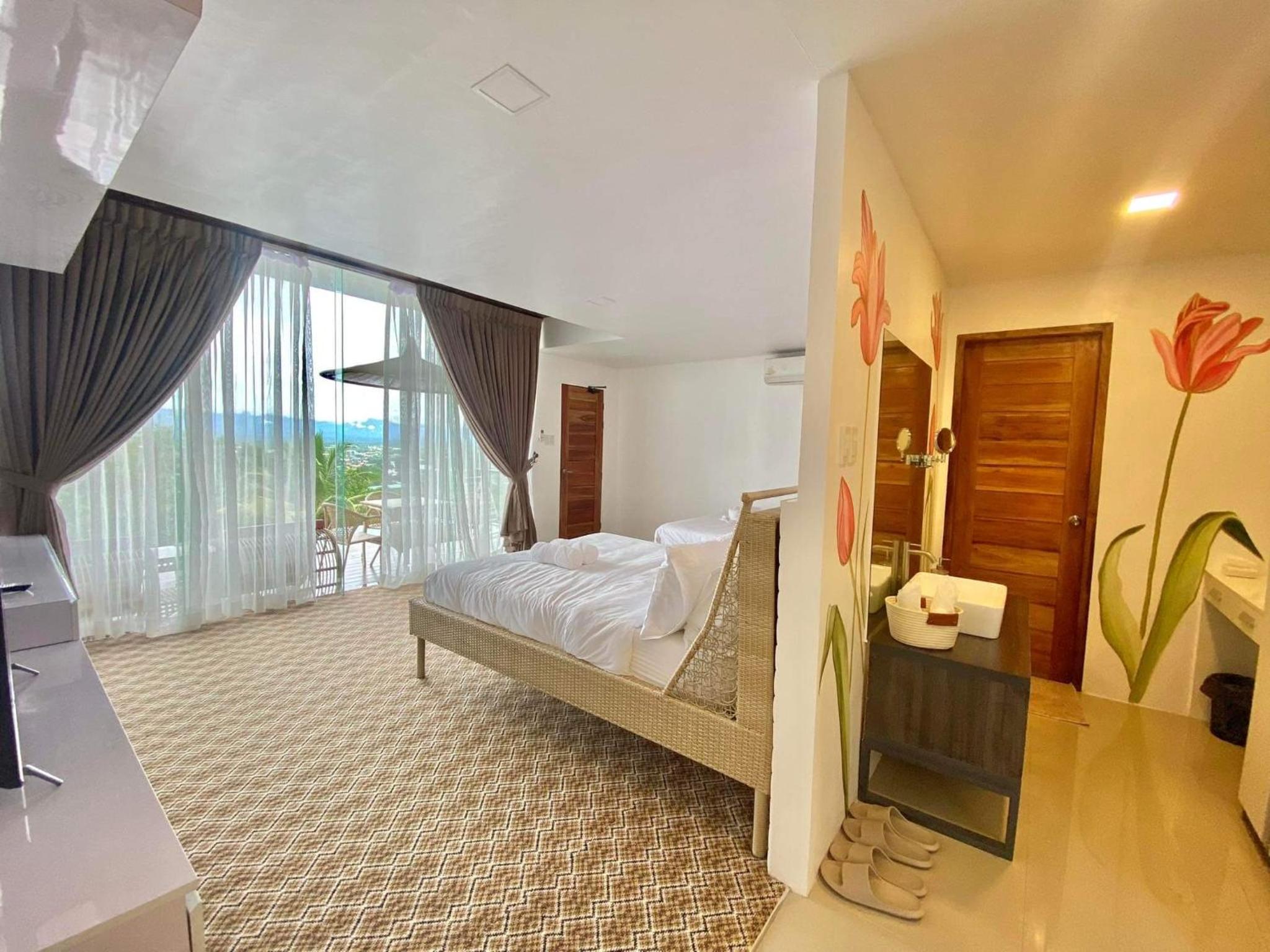 Three-Bedroom Villa photo 1