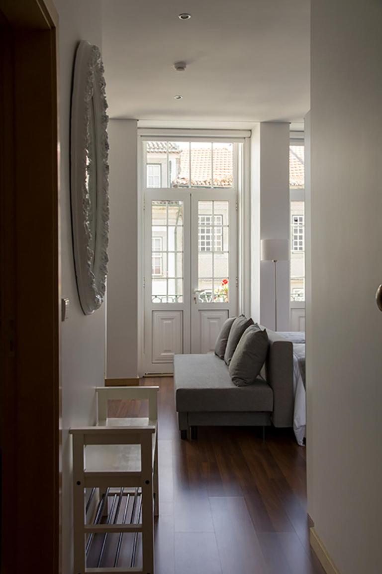 Studio with Balcony - Photo 2