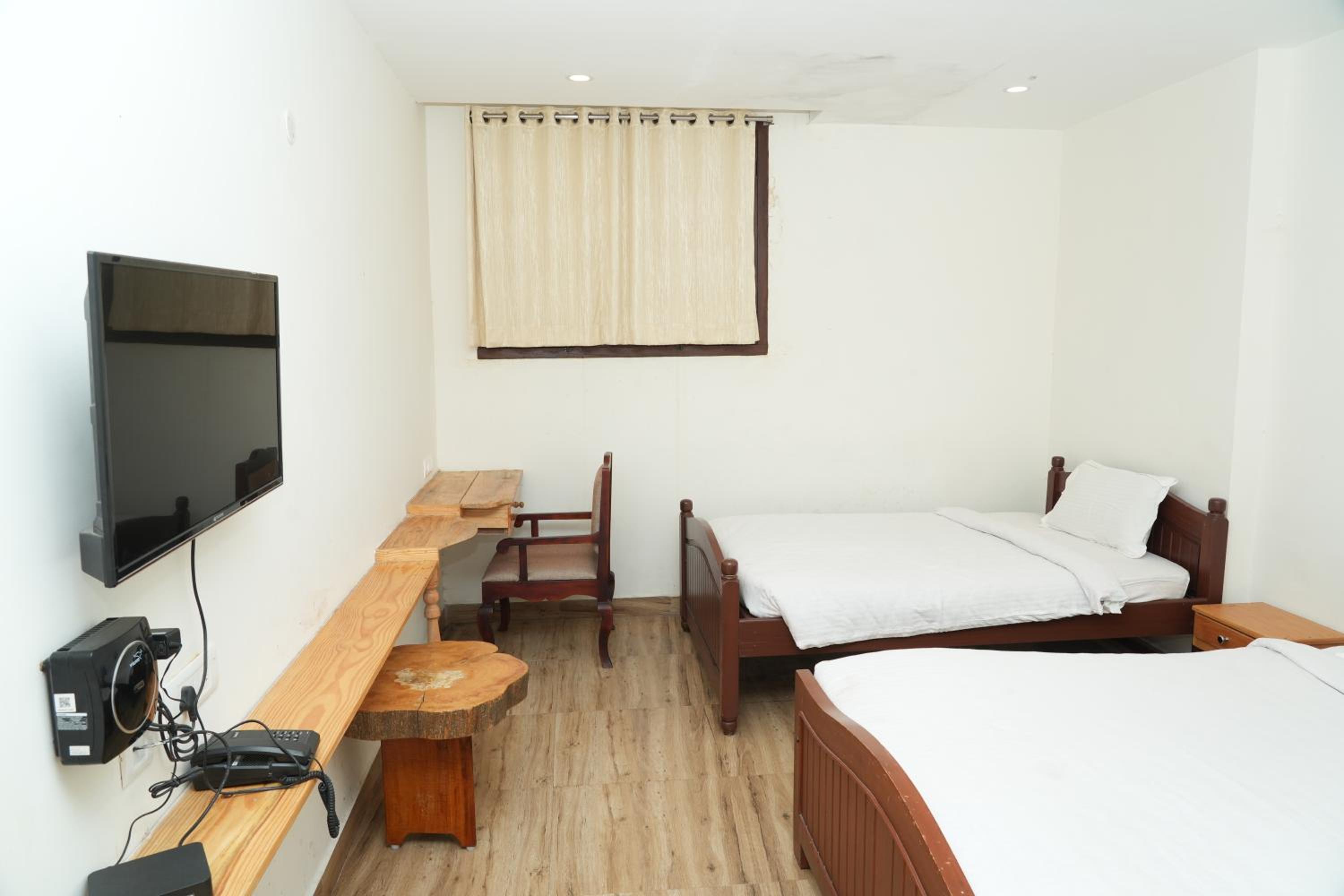 Economy Triple Room photo 1