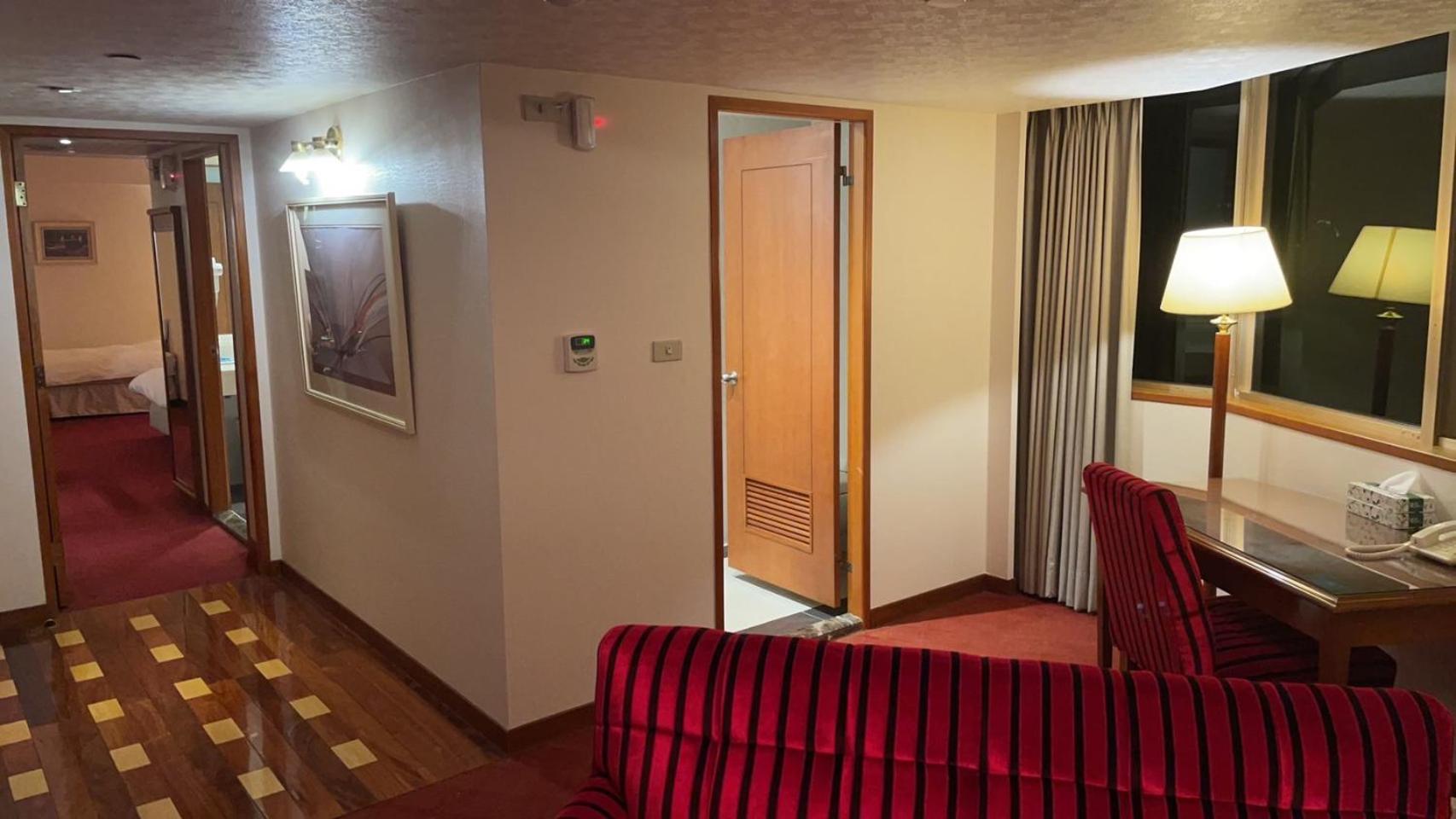 Deluxe Queen Suite