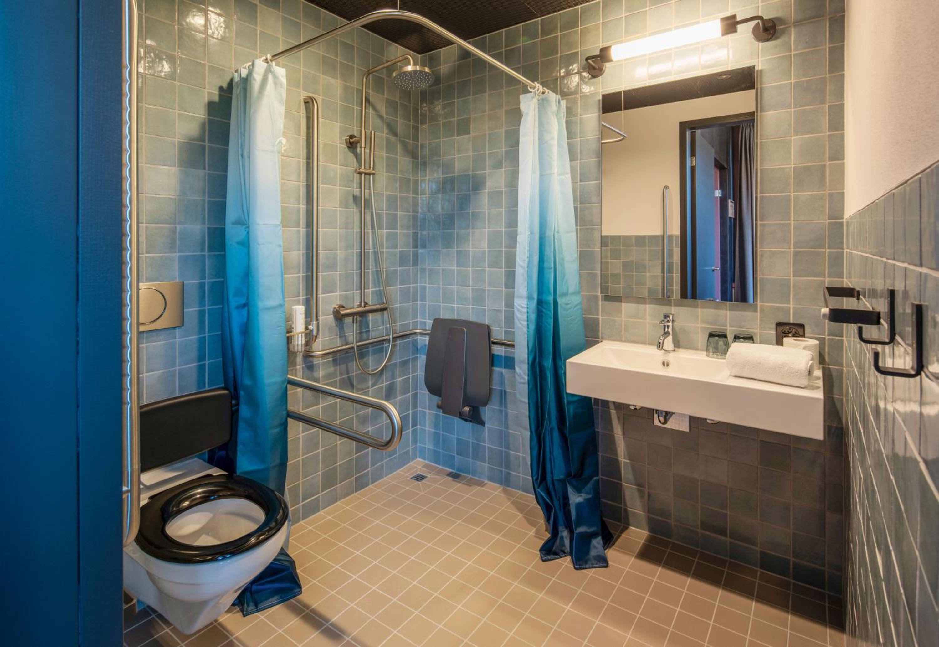 Classic King (barrier-free room) - Photo 6