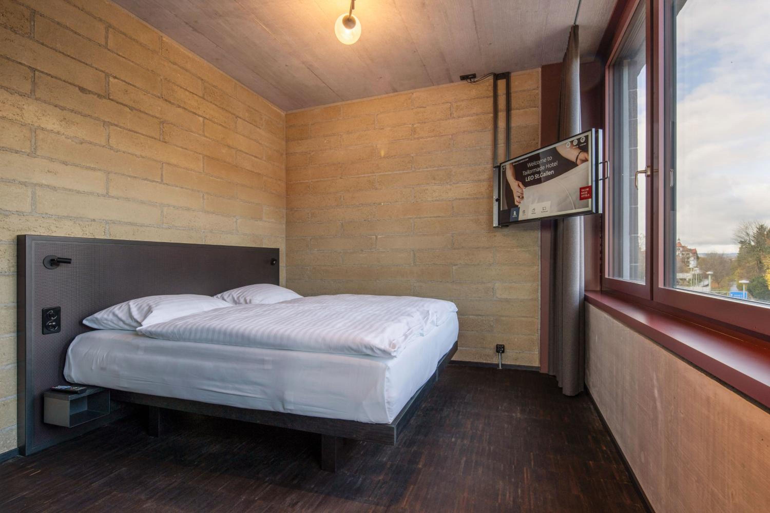 Classic King (barrier-free room) - Photo 4