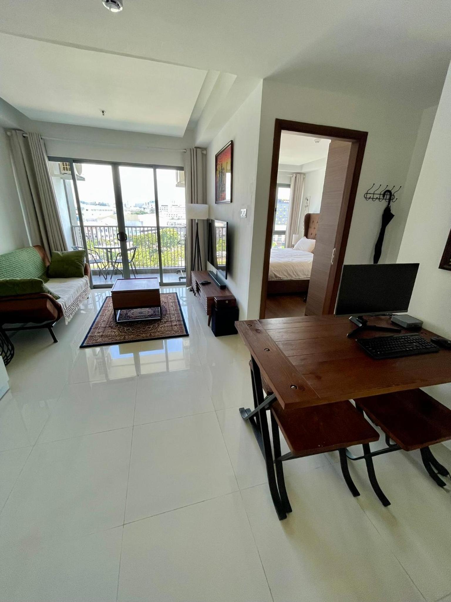 One-Bedroom Apartment photo 1