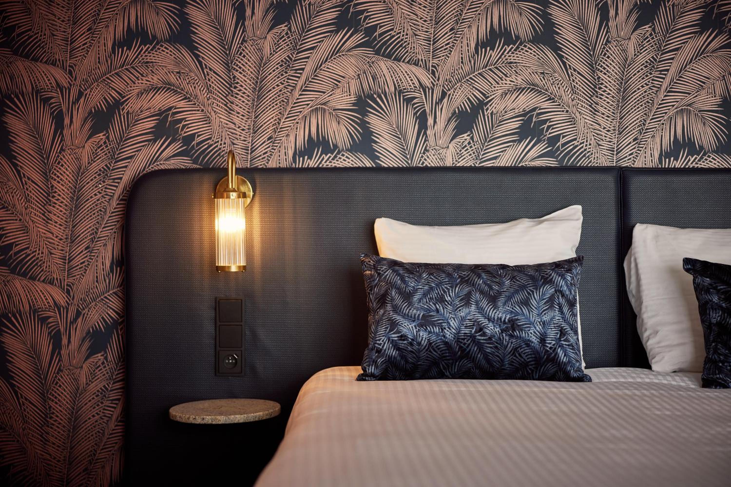 Executive Double Room thumbnail 5