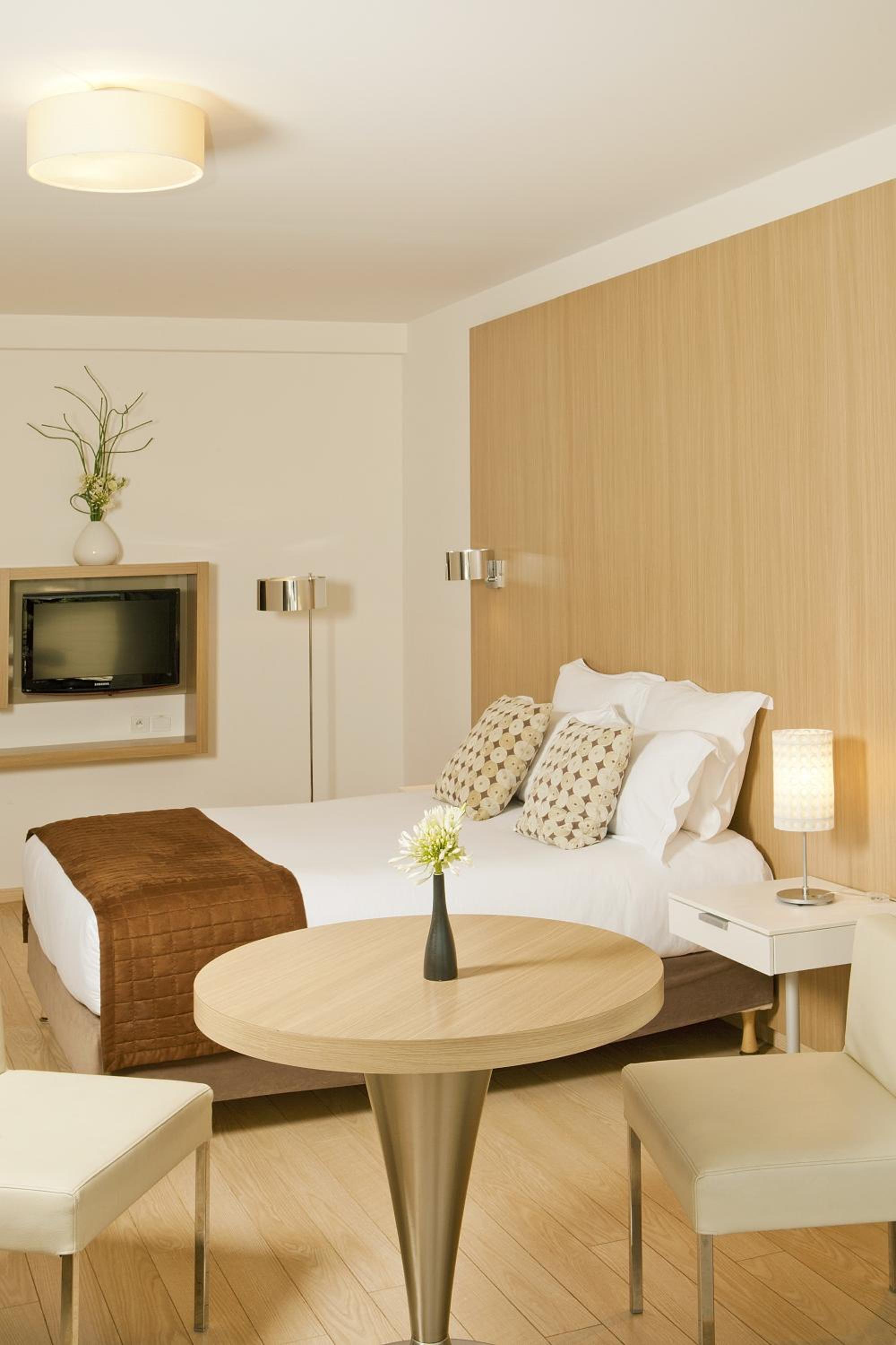 Double or Twin Studio (2 Adults) - Photo 6