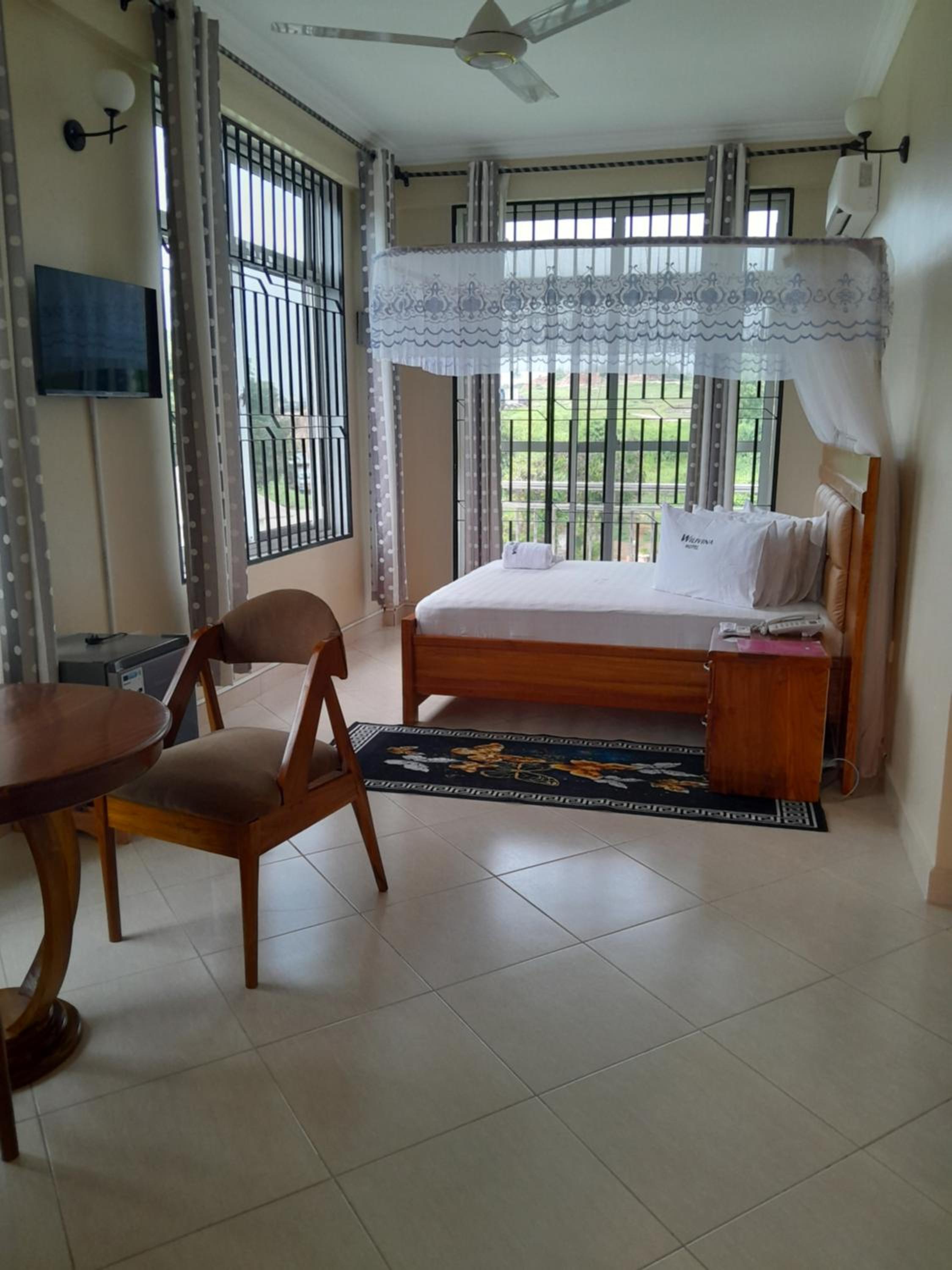 Deluxe Double Room - Photo 11