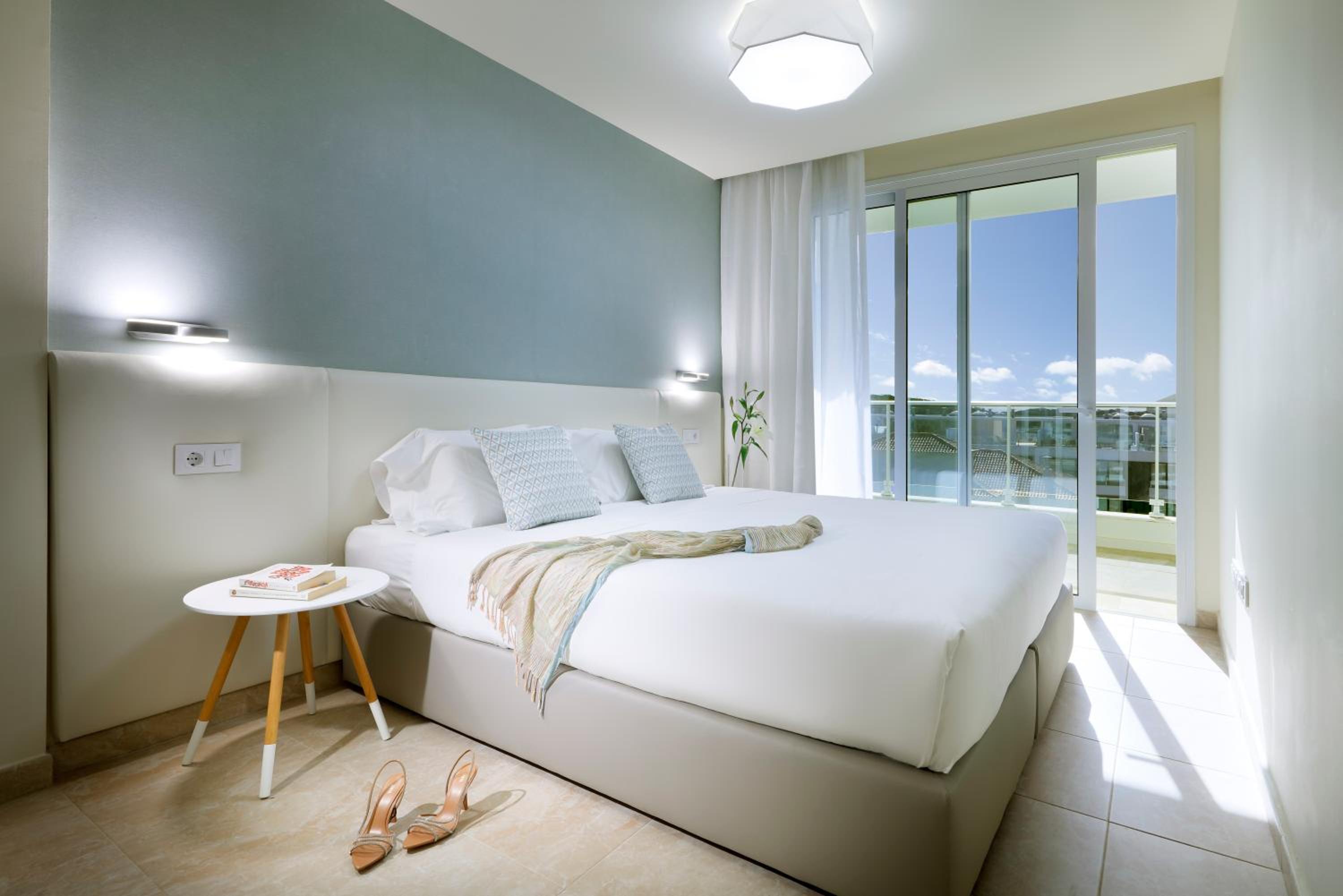 Apartamento de dos habitaciones con balcón