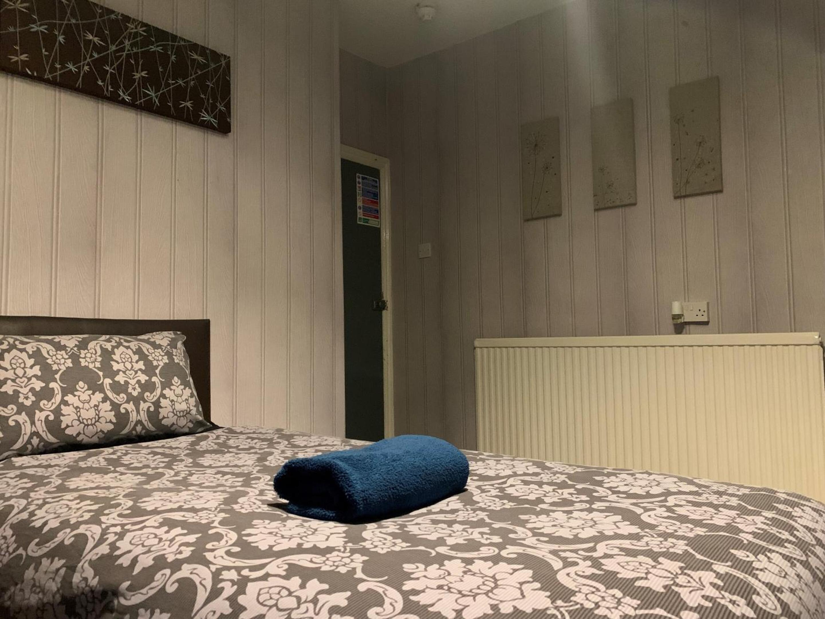 Standard Twin Room - Photo 3