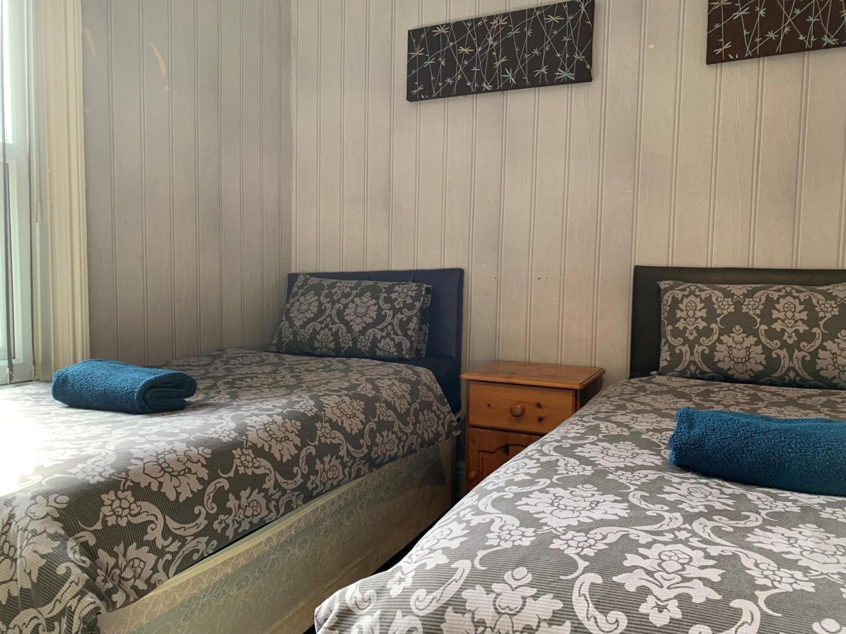 Standard Twin Room - Photo 2