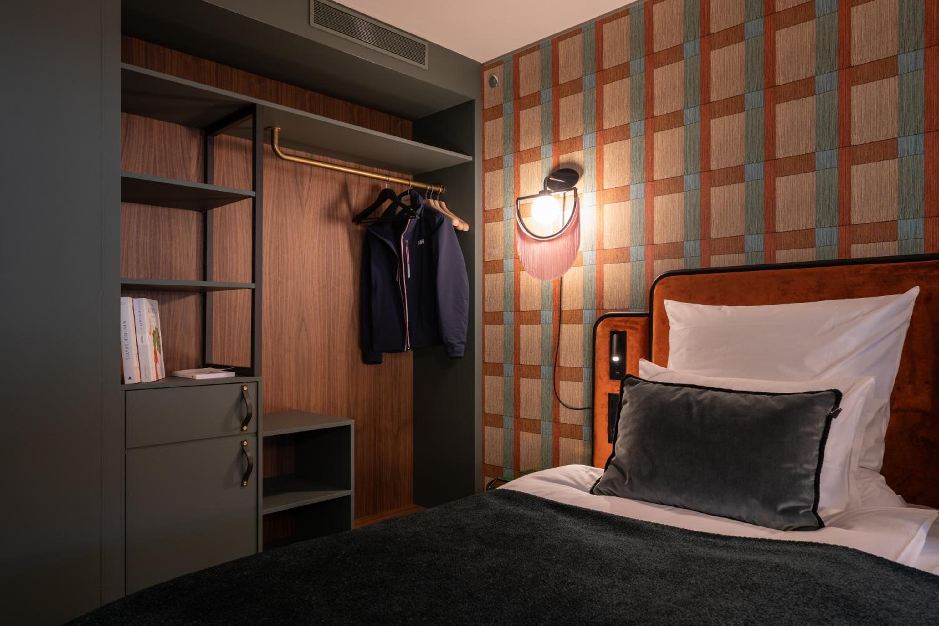 Superior Double Room thumbnail 6