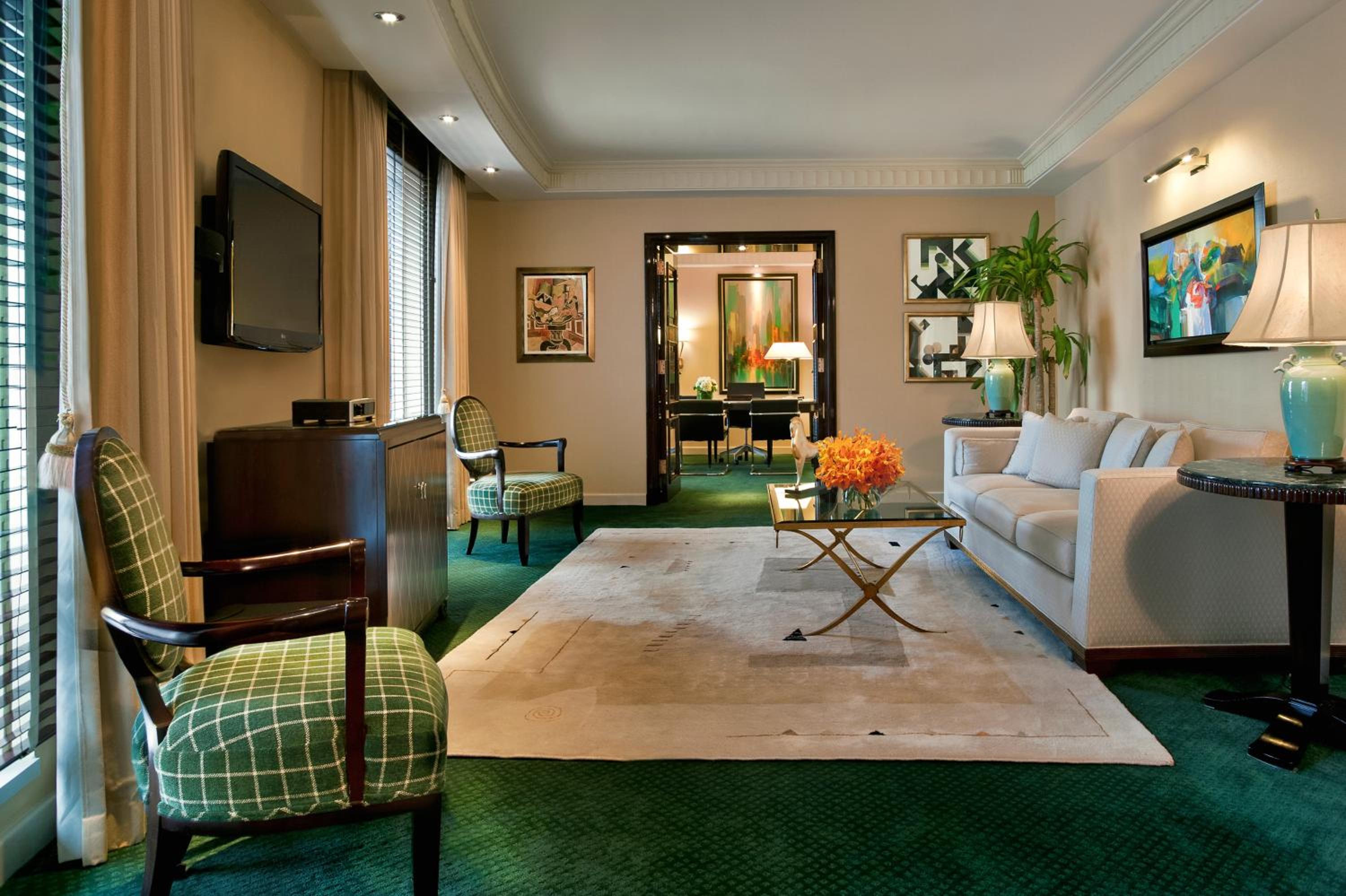 Penthouse Suite 1 King Bedroom on 28th floor, Living & Dining Rooms, Kitchenette