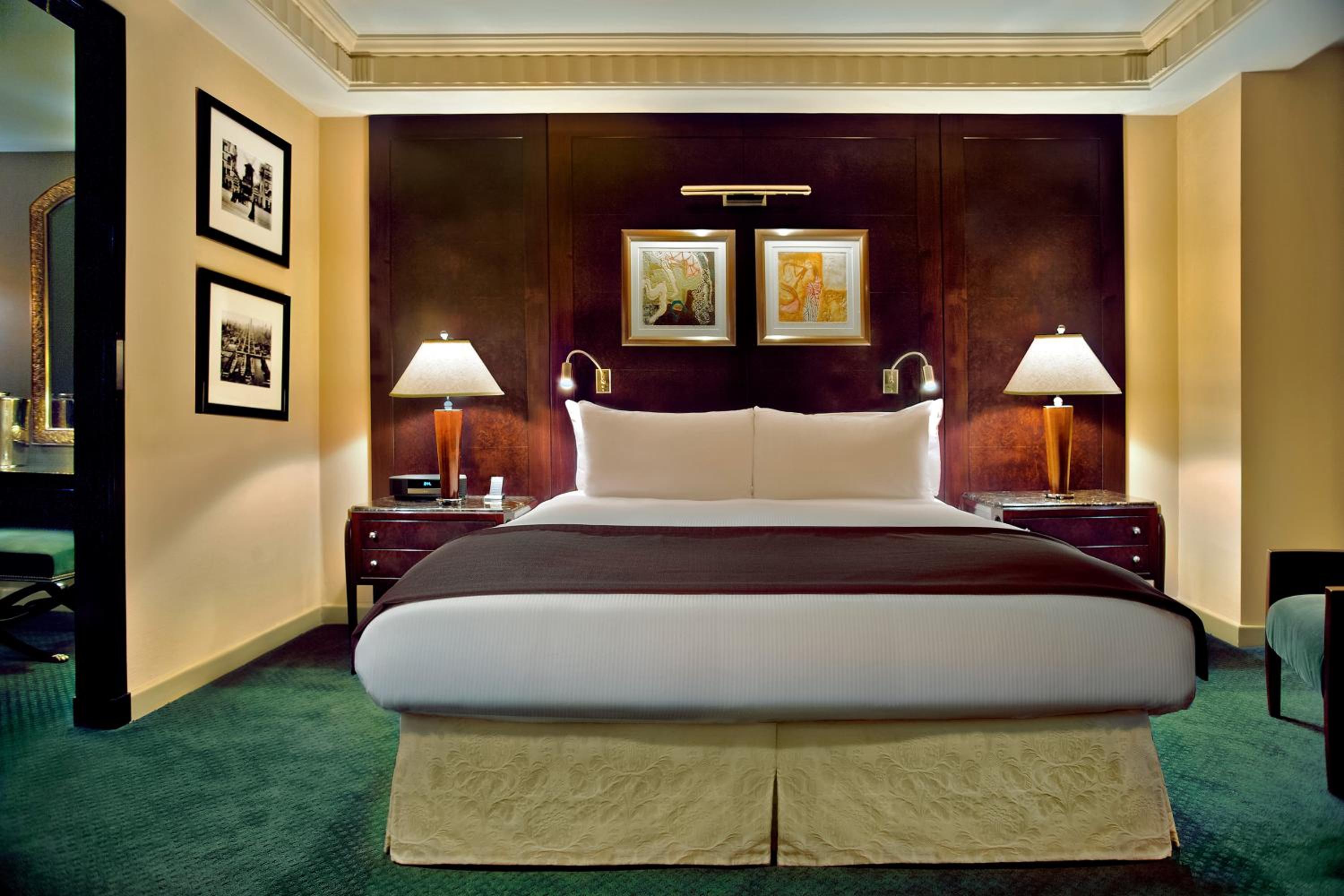 Penthouse Suite 1 King Bedroom on 28th floor, Living & Dining Rooms, Kitchenette