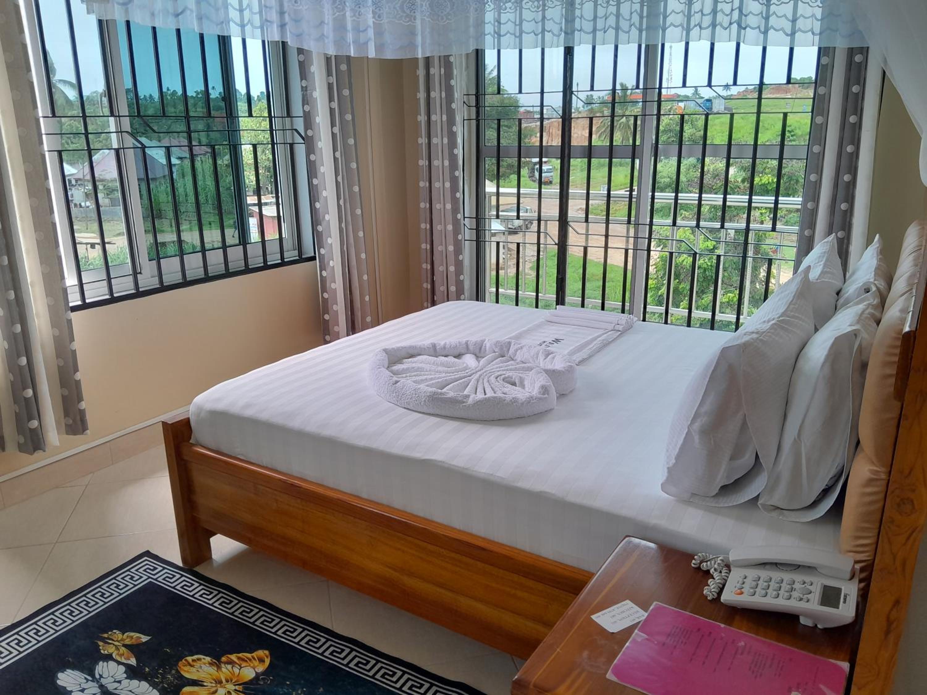 Deluxe Double Room - Photo 17